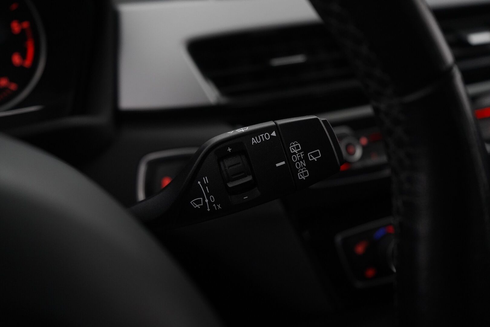 BMW X1 2016 sDrive18d A Business *Tutkat / Sporttipenkit / Vakionopeudensäädin / Navi* - NYT POIKKEUSHINTAAN!! / Juuri huollettu & katsastettu / BMW:N vanteet alla! / Alletaittuva koukku! - HULLUT AVAJAISHULINAT KORKOTARJOUS 3,29 %