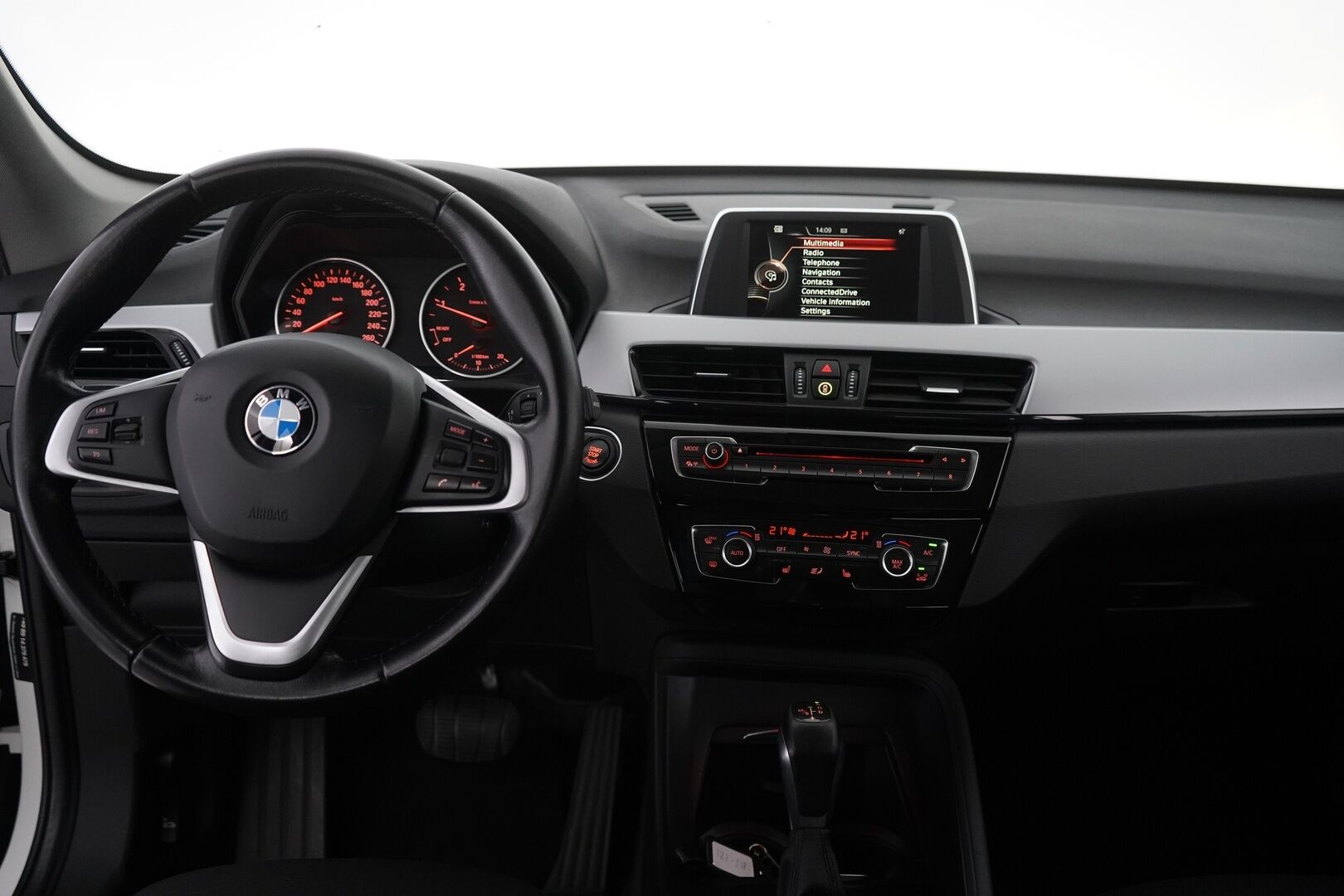 BMW X1 2016 X1 sDrive18d A Business *Tutkat / Sporttipenkit / Vakionopeudensäädin* - HULLU BLACKWEEK KORKOTARJOUS 2,49%