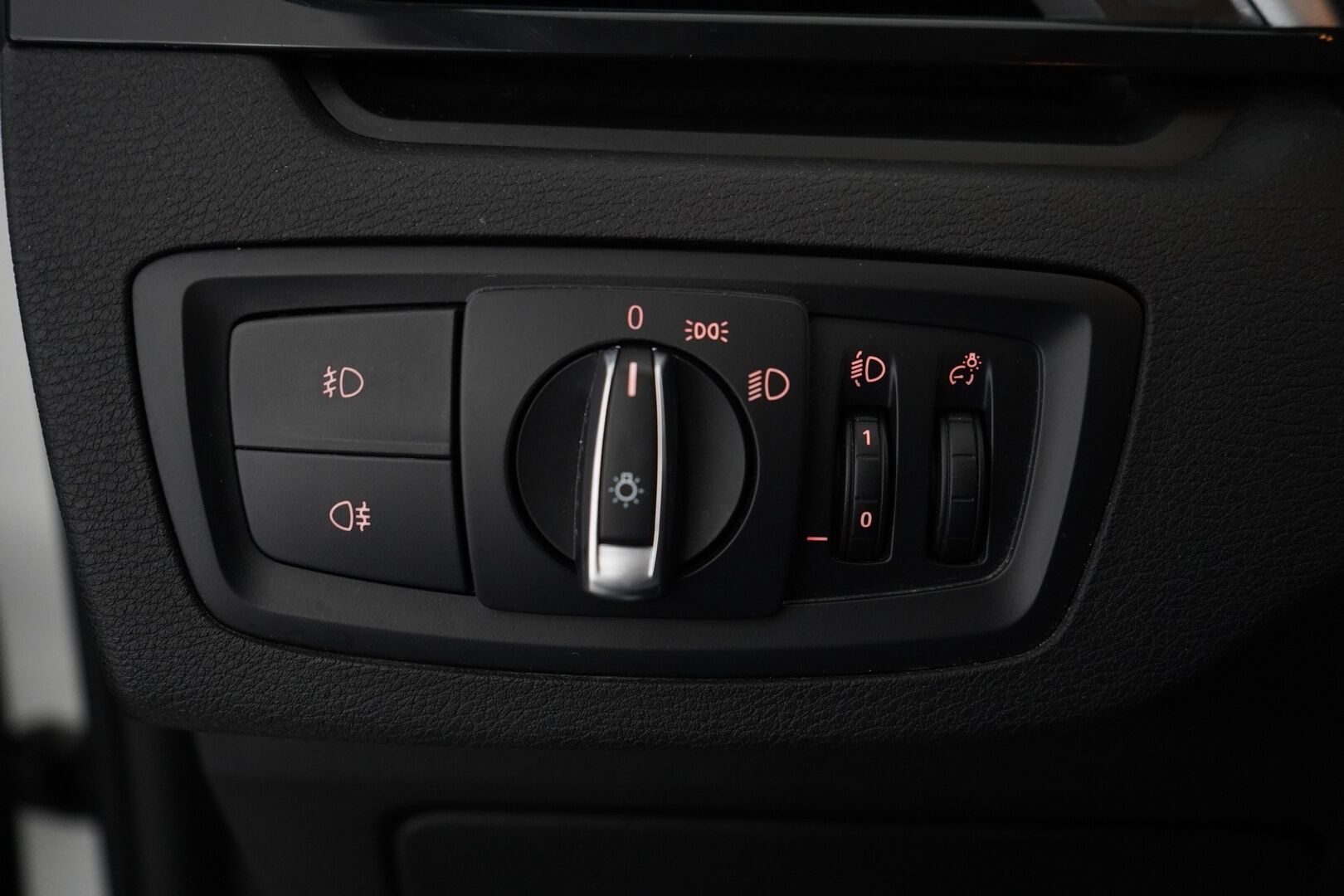 BMW X1 2016 sDrive18d A Business *Tutkat / Sporttipenkit / Vakionopeudensäädin / Navi* - KATSO POIKKEUSHINTA! / Juuri huollettu & katsastettu / BMW:N vanteet alla! / Alletaittuva koukku! - HULLUT AVAJAISHULINAT KORKOTARJOUS 3,29 %