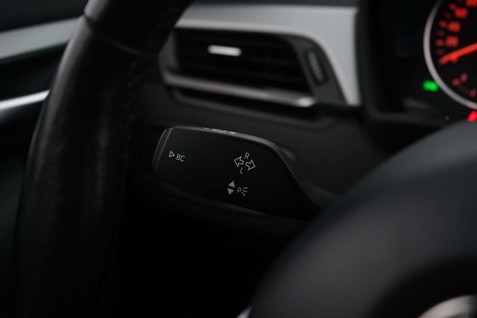 BMW X1 2016 sDrive18d A Business *Tutkat / Sporttipenkit / Vakionopeudensäädin / Navi* - NYT POIKKEUSHINTAAN!! / Juuri huollettu & katsastettu / BMW:N vanteet alla! / Alletaittuva koukku! - HULLUT AVAJAISHULINAT KORKOTARJOUS 3,29 %