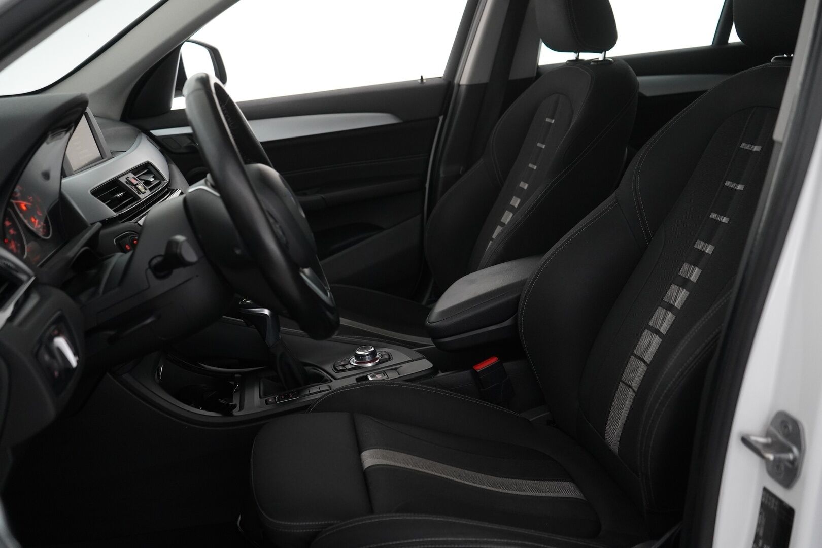 BMW X1 2016 X1 sDrive18d A Business *Tutkat / Sporttipenkit / Vakionopeudensäädin* - HULLU BLACKWEEK KORKOTARJOUS 2,49%