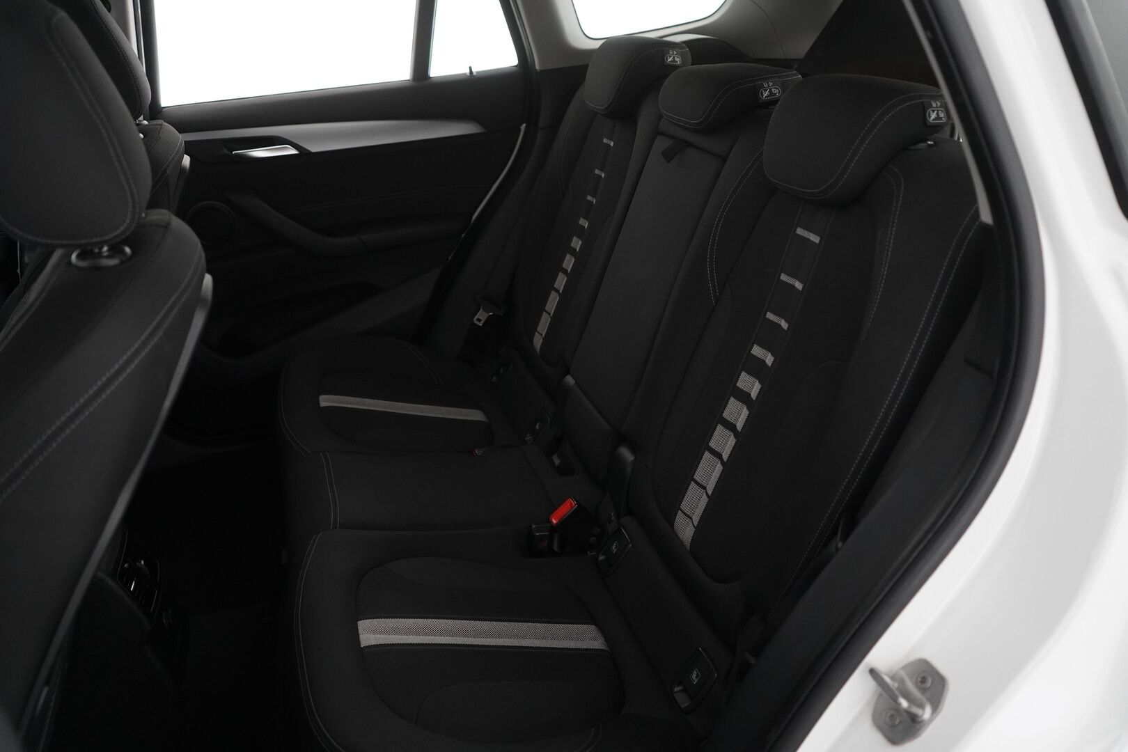 BMW X1 2016 sDrive18d A Business *Tutkat / Sporttipenkit / Vakionopeudensäädin / Navi* - KATSO POIKKEUSHINTA! / Juuri huollettu & katsastettu / BMW:N vanteet alla! / Alletaittuva koukku! - HULLUT AVAJAISHULINAT KORKOTARJOUS 3,29 %