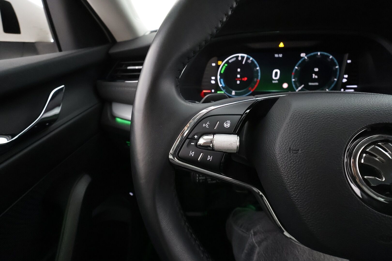 Skoda Octavia 2021 Combi 1,4 TSI PHEV Style iV DSG * Webasto / HUD / Matrix LED / Adapt.Vakkari / Peruutuskamera / Muistipenkki / Apple&Android - 1OM Suomiauto / Merkkihuollettu / Kahdet renkaat / Koti & kauppalaturi