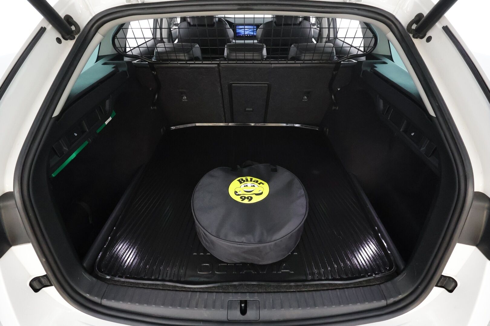 Skoda Octavia 2021 Combi 1,4 TSI PHEV Style iV DSG * Webasto / HUD / Matrix LED / Adapt.Vakkari / Peruutuskamera / Muistipenkki / Apple&Android - 1OM Suomiauto / Merkkihuollettu / Kahdet renkaat / Koti & kauppalaturi