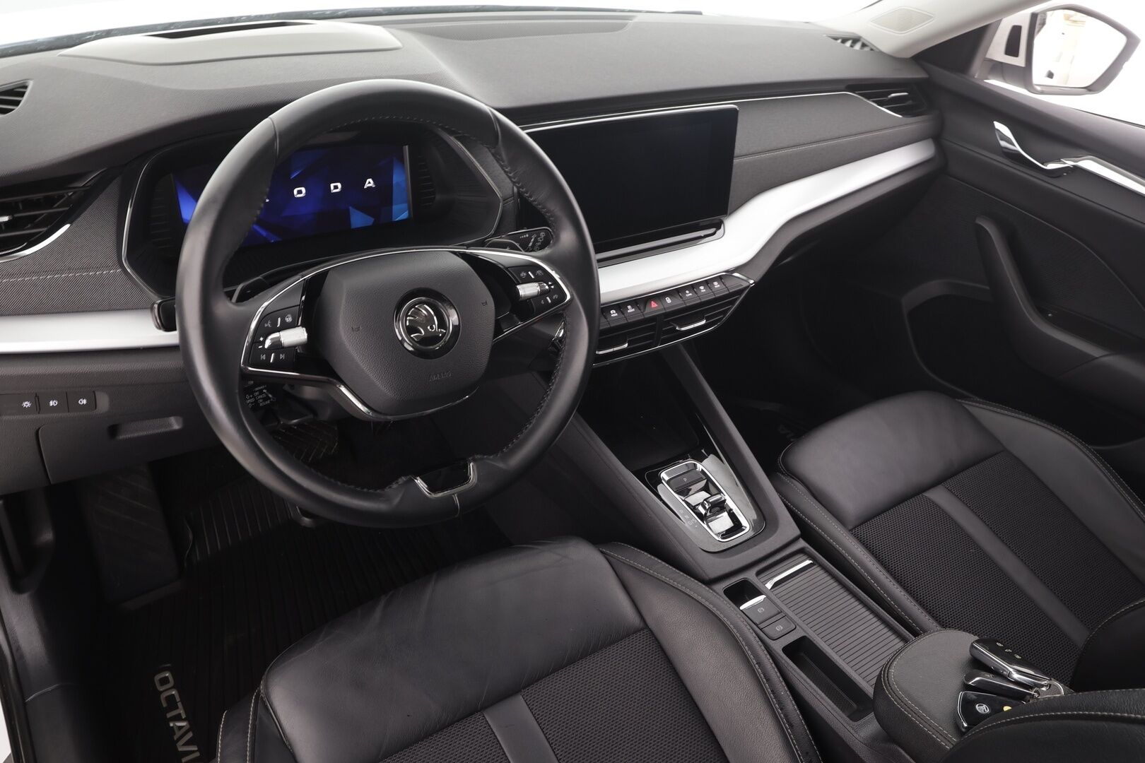 Skoda Octavia 2021 Combi 1,4 TSI PHEV Style iV DSG * Webasto / HUD / Matrix LED / Adapt.Vakkari / Peruutuskamera / Muistipenkki / Apple&Android - 1OM Suomiauto / Merkkihuollettu / Kahdet renkaat / Koti & kauppalaturi