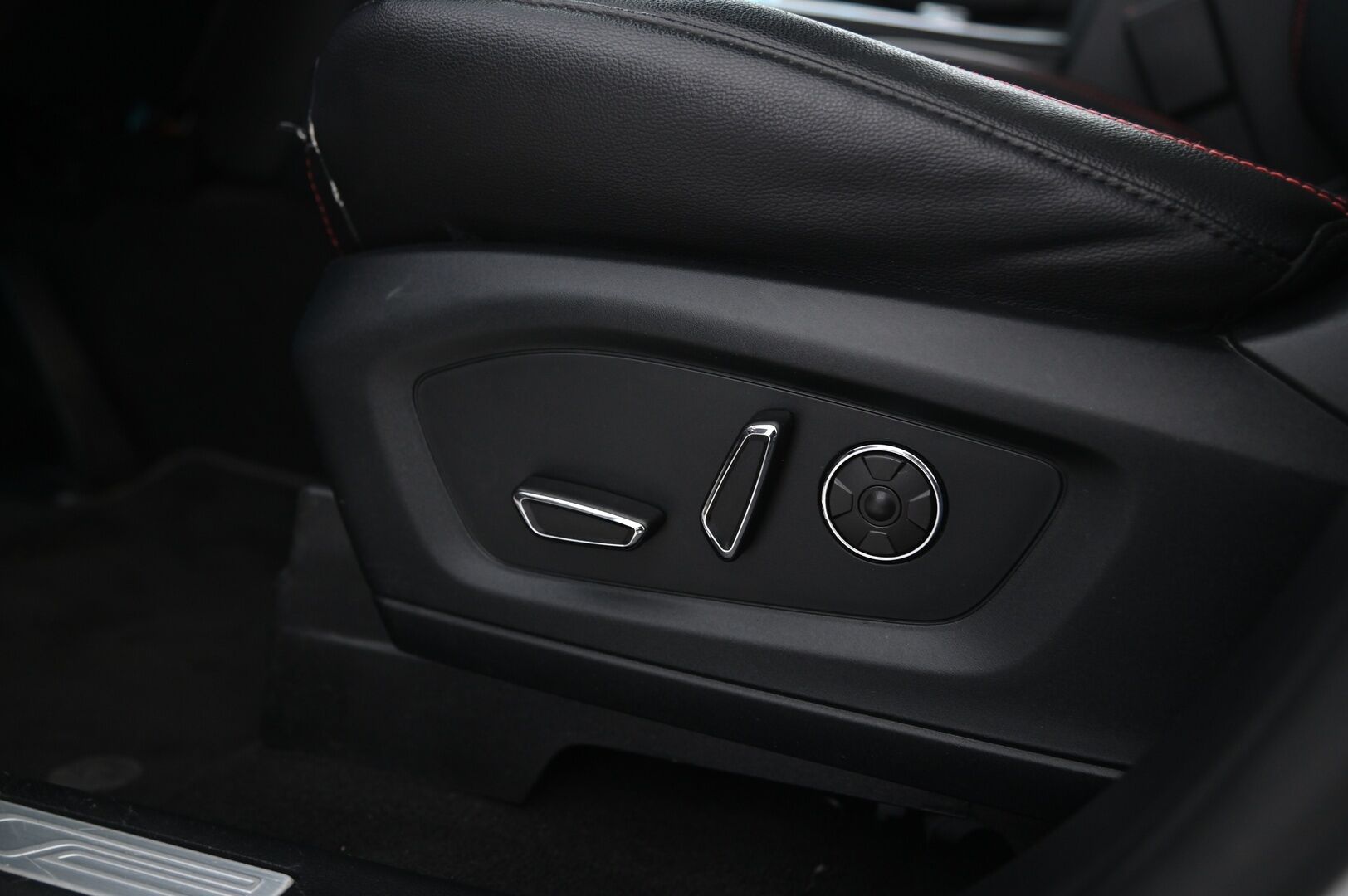 Ford Explorer 2021 3,0 V6 Ecoboost 457hv PHEV A10 AWD ST-Line 5-ovinen - ACC | Hierovat ja tuuletetut etuistuimet | Lämpöpaketti | 360 kamera | Panorama | B&O äänentoisto | Koukku | 7-Paikkainen | Langaton lataus | Ambient | Blis | 2x alut | Merkkihuollettu | Suomiauto