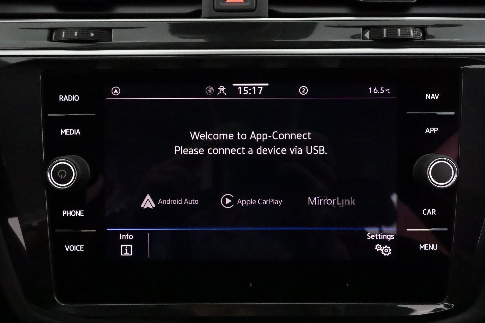 Volkswagen Tiguan 2021 Style 1,5 TSI 110 kW DSG *ACC / Webasto / P.kamera / IQ.Light / Digimittaristo / Hierovat penkit* - Suomi-auto / Kahdet renkaat aluvanteilla 