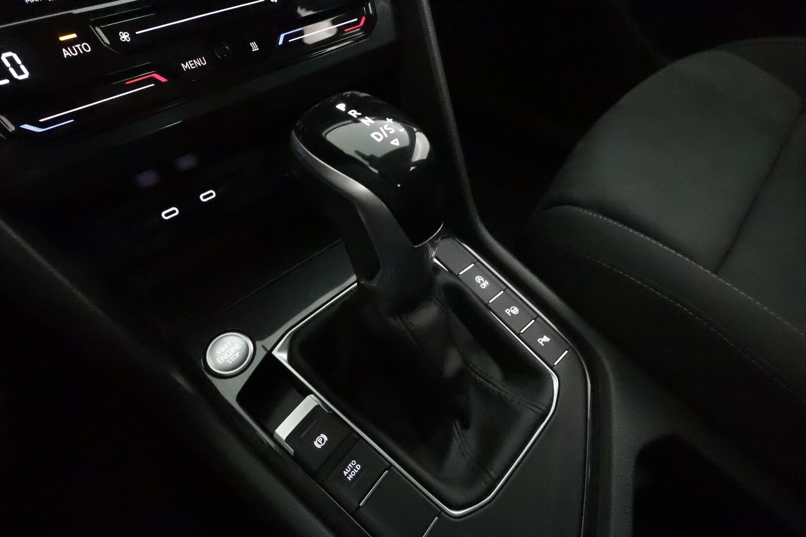 Volkswagen Tiguan 2021 Style 1,5 TSI 110 kW DSG *ACC / Webasto / P.kamera / IQ.Light / Digimittaristo / Hierovat penkit* - Suomi-auto / Kahdet renkaat aluvanteilla 
