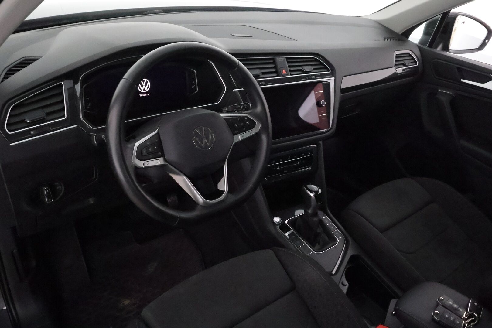 Volkswagen Tiguan 2021 Style 1,5 TSI 110 kW DSG *ACC / Webasto / P.kamera / IQ.Light / Digimittaristo / Hierovat penkit* - Suomi-auto / Kahdet renkaat aluvanteilla 