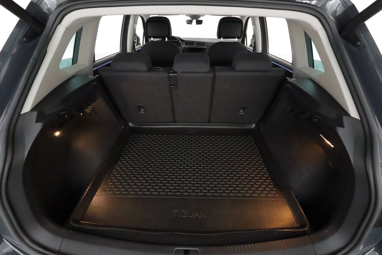 Volkswagen Tiguan 2021 Style 1,5 TSI 110 kW DSG *ACC / Webasto / P.kamera / IQ.Light / Digimittaristo / Hierovat penkit* - Suomi-auto / Kahdet renkaat aluvanteilla 