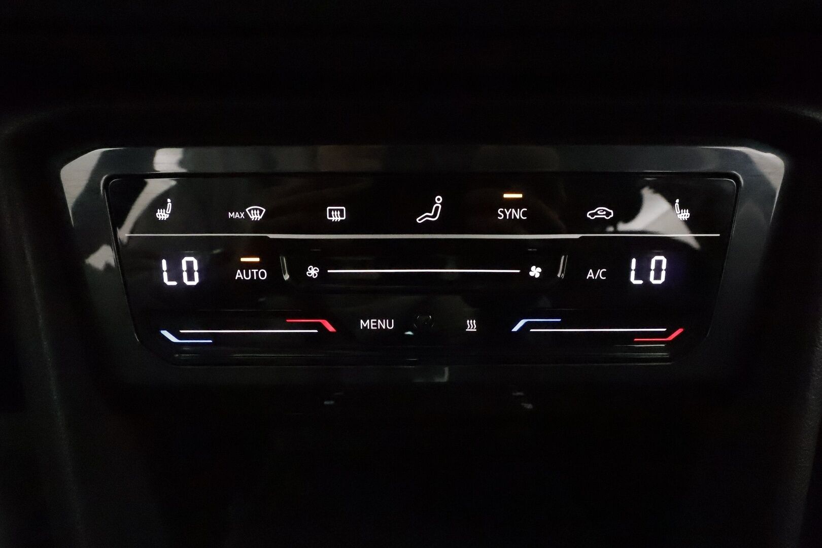 Volkswagen Tiguan 2021 Style 1,5 TSI 110 kW DSG *ACC / Webasto / P.kamera / IQ.Light / Digimittaristo / Hierovat penkit* - Suomi-auto / Kahdet renkaat aluvanteilla 