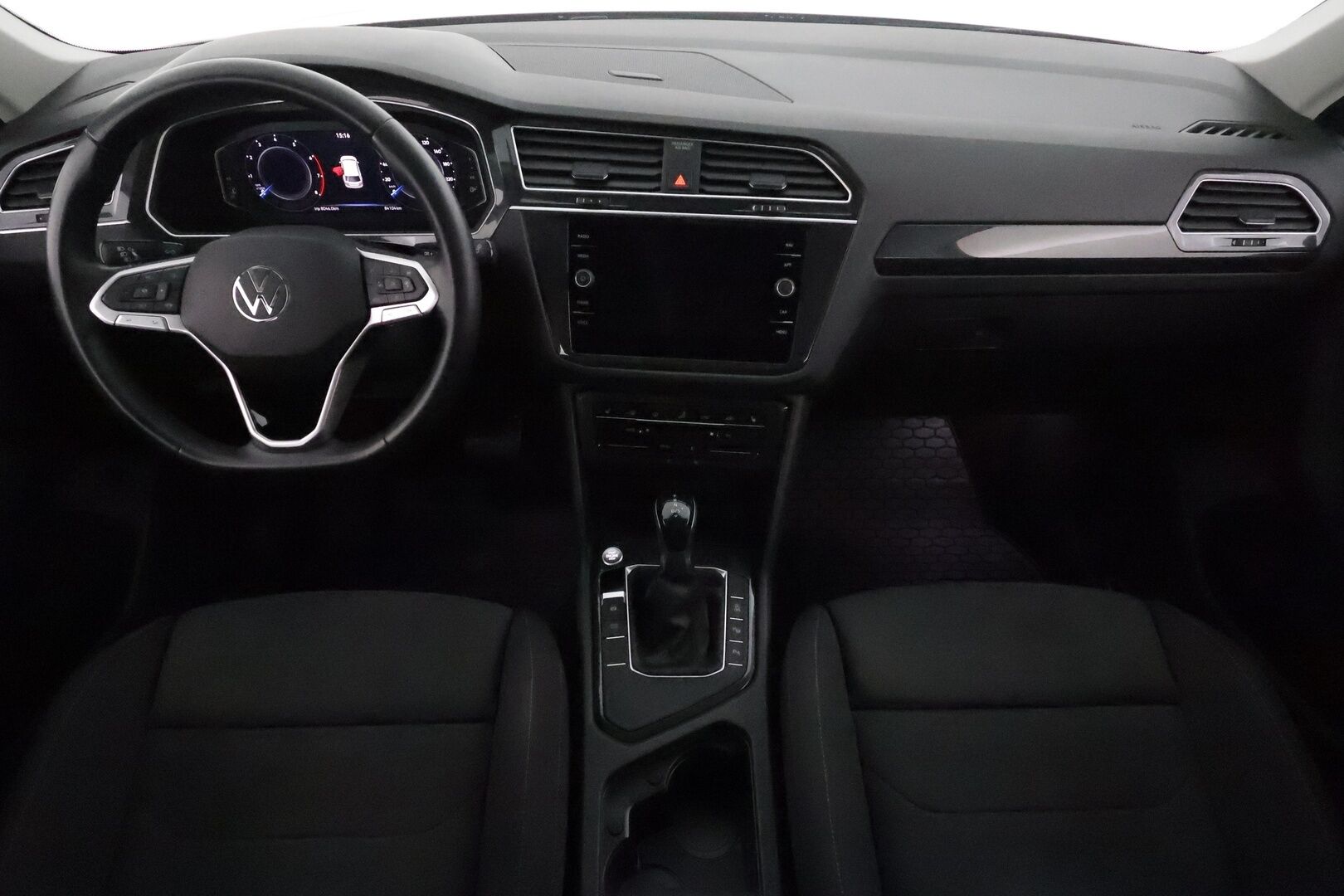Volkswagen Tiguan 2021 Style 1,5 TSI 110 kW DSG *ACC / Webasto / P.kamera / IQ.Light / Digimittaristo / Hierovat penkit* - Suomi-auto / Kahdet renkaat aluvanteilla 