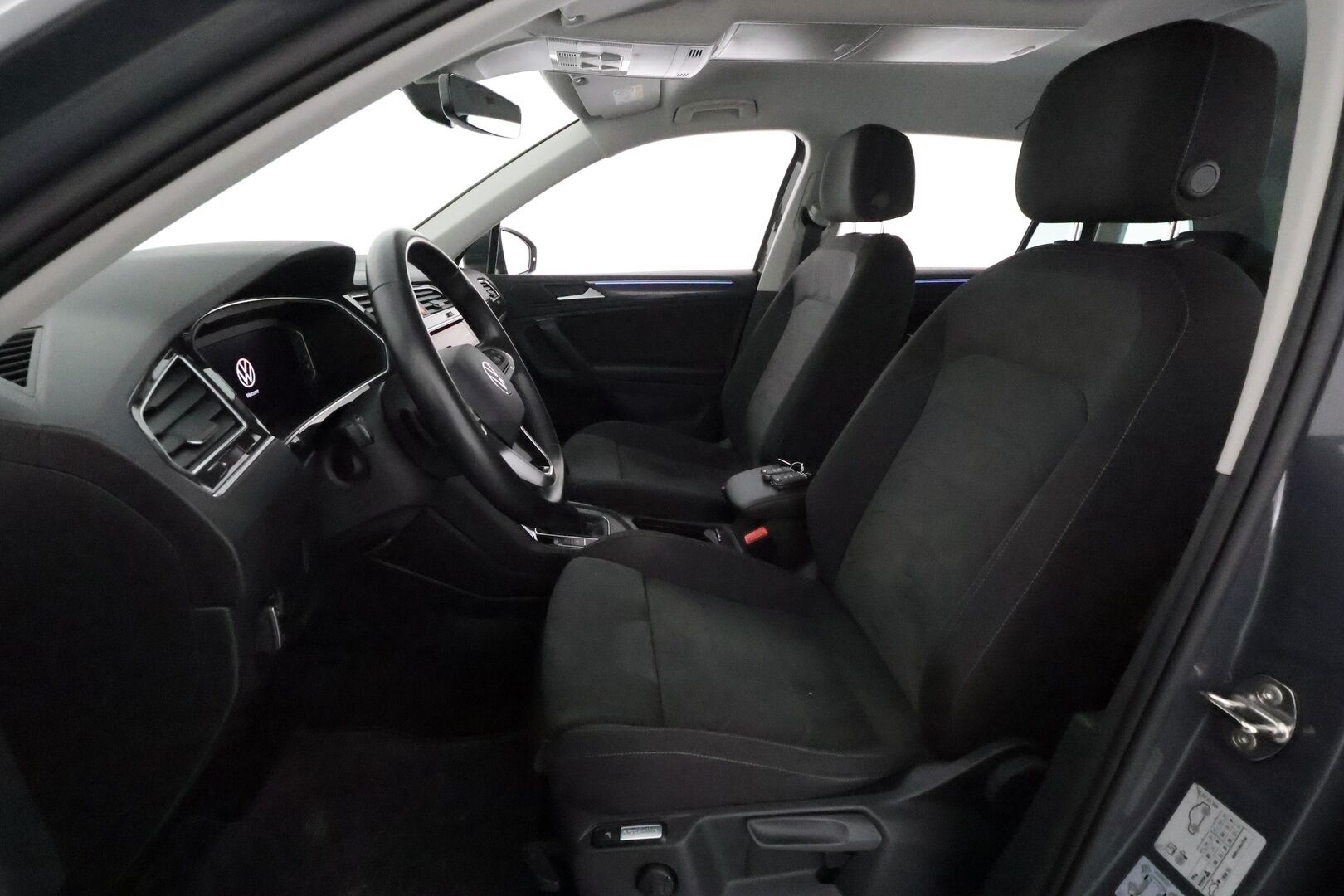 Volkswagen Tiguan 2021 Style 1,5 TSI 110 kW DSG *ACC / Webasto / P.kamera / IQ.Light / Digimittaristo / Hierovat penkit* - Suomi-auto / Kahdet renkaat aluvanteilla 