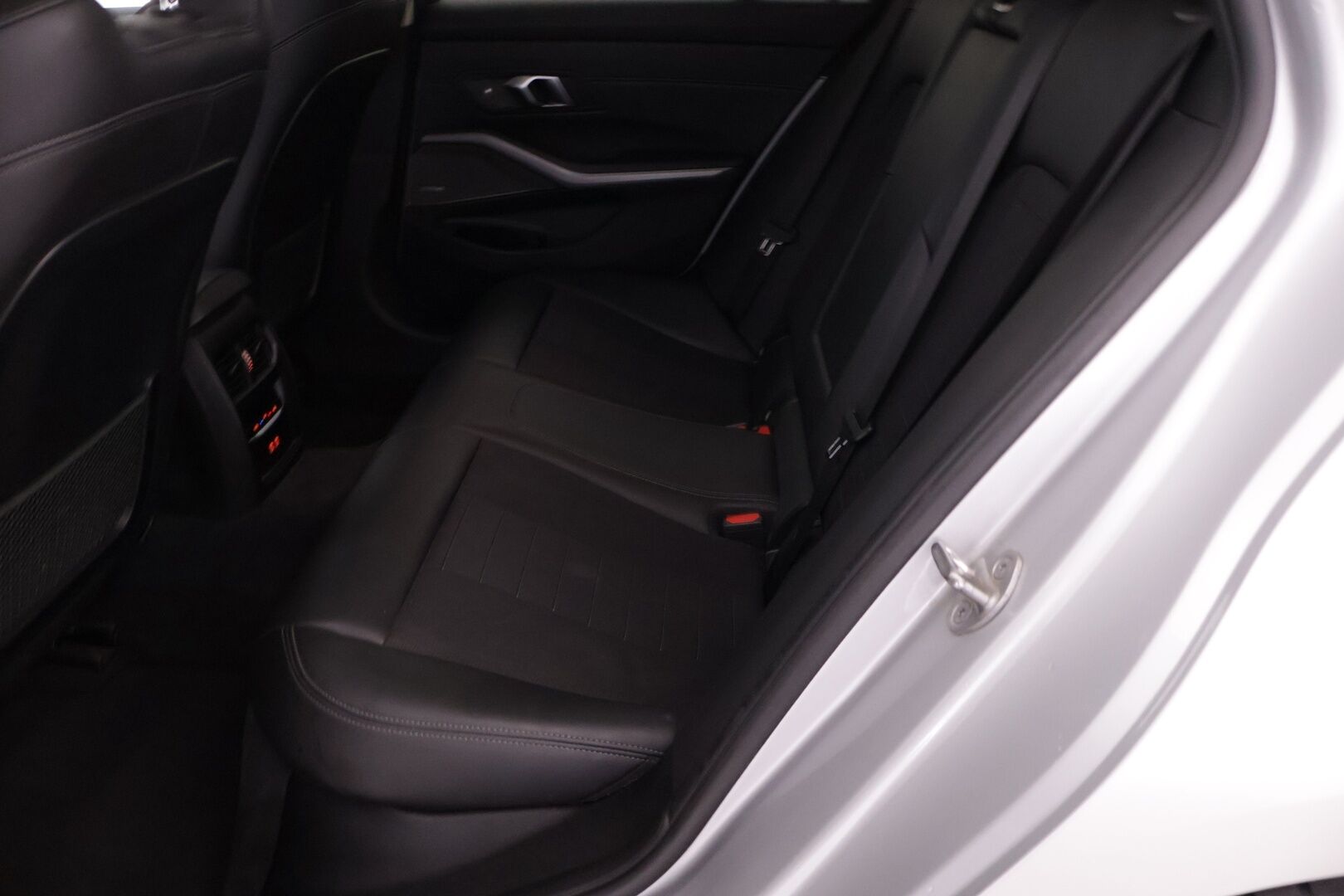 BMW 330 2021 G21 Touring 330e xDrive A Charged Edition - | ACC | H&K | Prof.Navi | P-Kamera | S-Koukku | S-Luukku | Sporttipenkit | Digimittari | Tutkat | Apple&Android |
