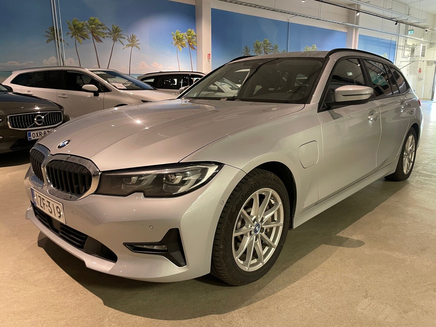 BMW 330 2021 G21 Touring 330e xDrive A Charged Edition - | ACC | H&K | Prof.Navi | P-Kamera | S-Koukku | S-Luukku | Sporttipenkit | Digimittari | Tutkat | Apple&Android |