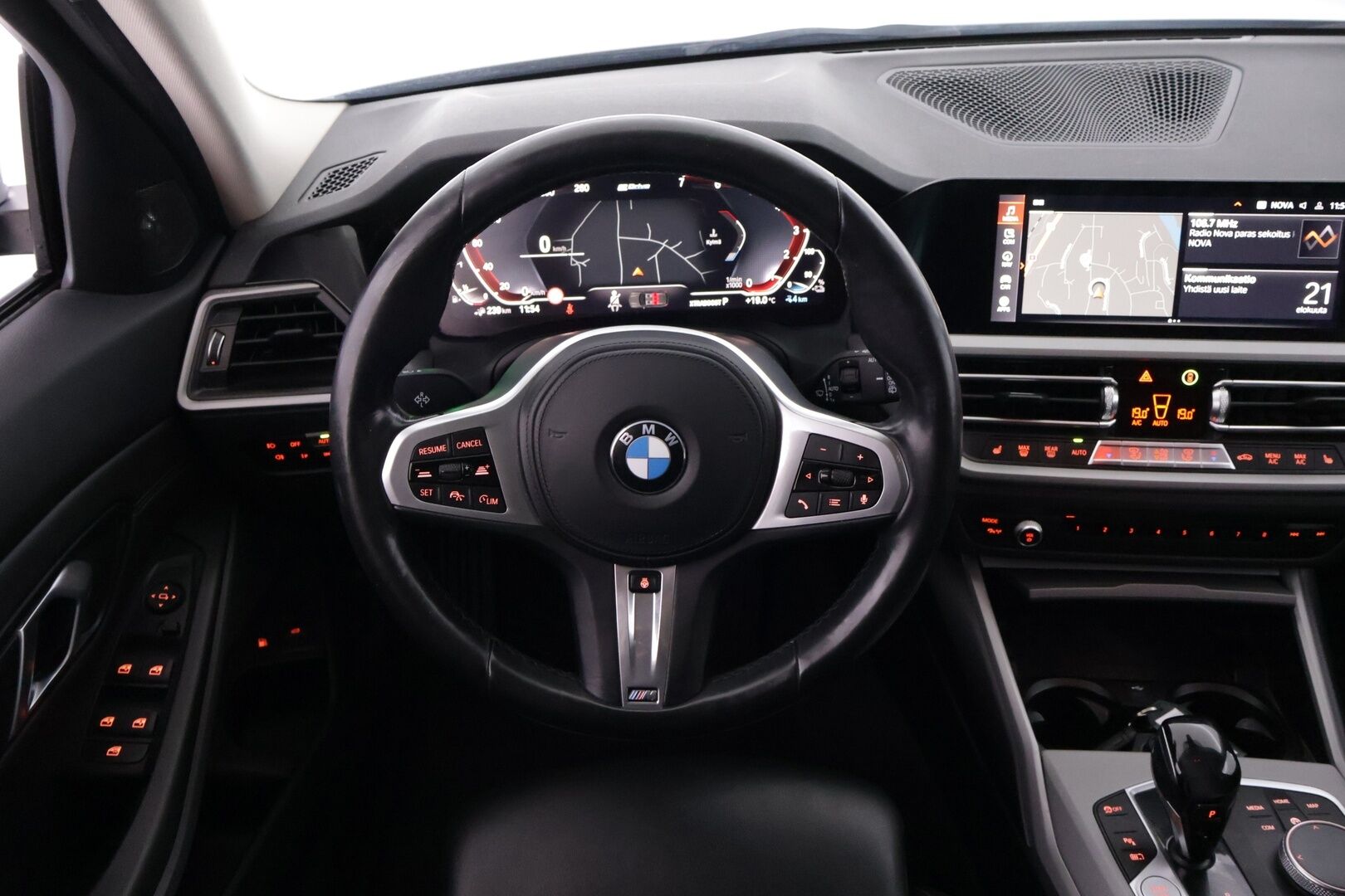 BMW 330 2021 G21 Touring 330e xDrive A Charged Edition - | ACC | H&K | Prof.Navi | P-Kamera | S-Koukku | S-Luukku | Sporttipenkit | Digimittari | Tutkat | Apple&Android |