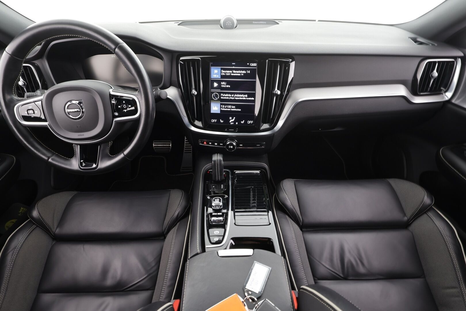 Volvo S60 2021 T8 TwE AWD Business R-Design * B&O / Webasto / Koukku / ACC / Full-LED / P.Kamera / Sportpenkki Muistilla * - Akku kuntotarkastettu / Suomi-auto / 2x Latauskaapelit / Kahdet renkaat / Merkkihuollettu! - Osta nyt, maksa vasta ensi vuonna