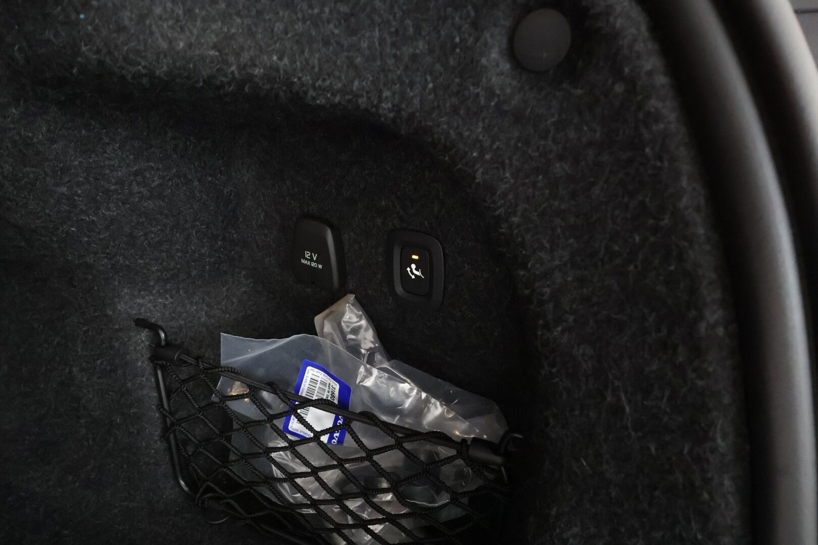 Volvo S60 2021 T8 TwE AWD Business R-Design * B&O / Webasto / Koukku / ACC / Full-LED / P.Kamera / Sportpenkki Muistilla * - Akku kuntotarkastettu / Suomi-auto / 2x Latauskaapelit / Kahdet renkaat / Merkkihuollettu! - Osta nyt, maksa vasta ensi vuonna