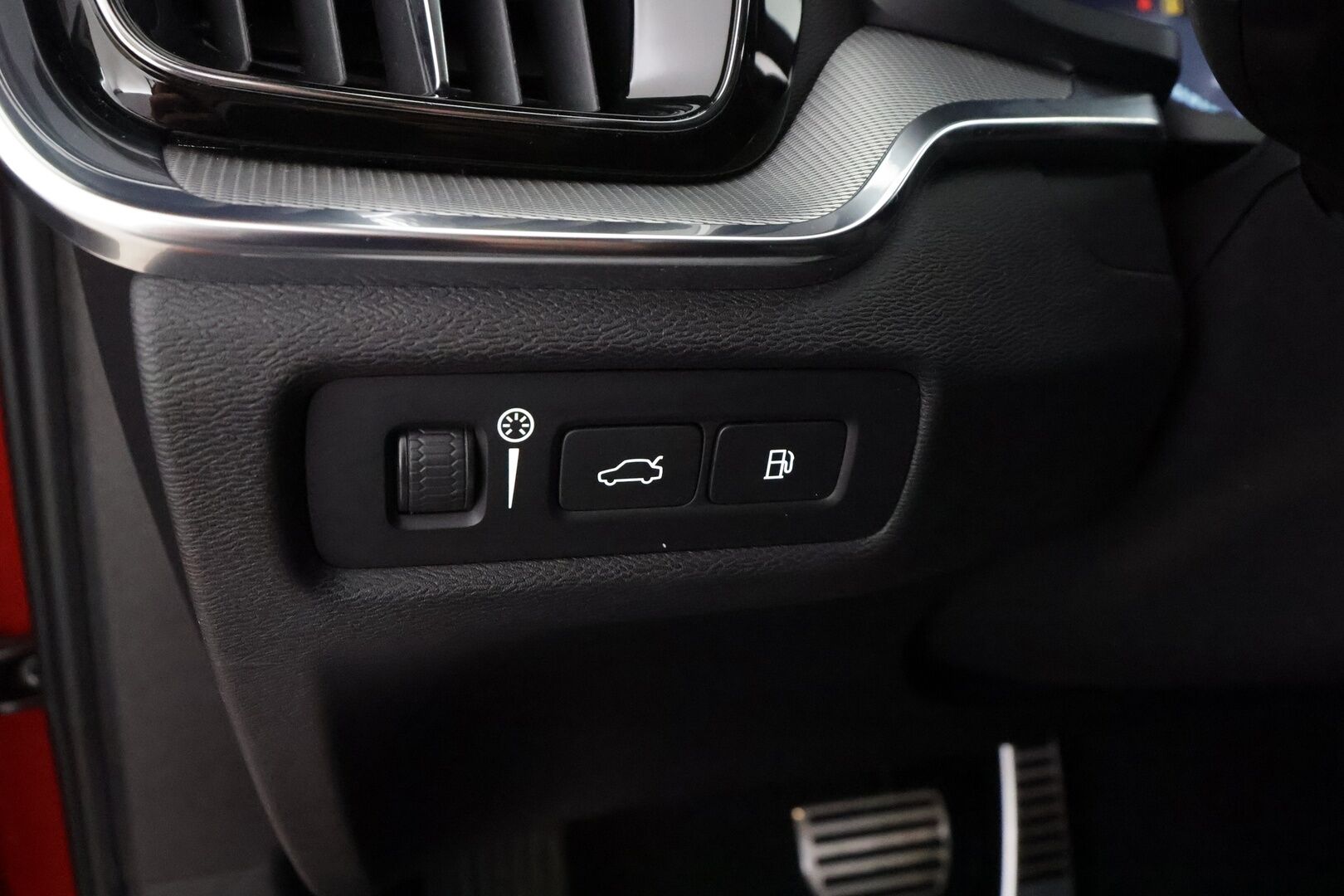 Volvo S60 2021 T8 TwE AWD Business R-Design * B&O / Webasto / Koukku / ACC / Full-LED / P.Kamera / Sportpenkki Muistilla * - Akku kuntotarkastettu / Suomi-auto / 2x Latauskaapelit / Kahdet renkaat / Merkkihuollettu! - Osta nyt, maksa vasta ensi vuonna