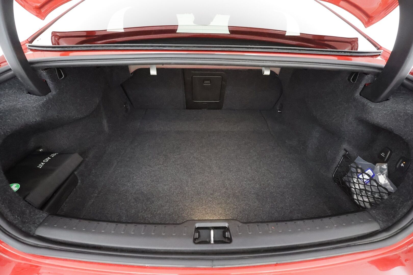 Volvo S60 2021 T8 TwE AWD Business R-Design * B&O / Webasto / Koukku / ACC / Full-LED / P.Kamera / Sportpenkki Muistilla * - Akku kuntotarkastettu / Suomi-auto / 2x Latauskaapelit / Kahdet renkaat / Merkkihuollettu! - Osta nyt, maksa vasta ensi vuonna