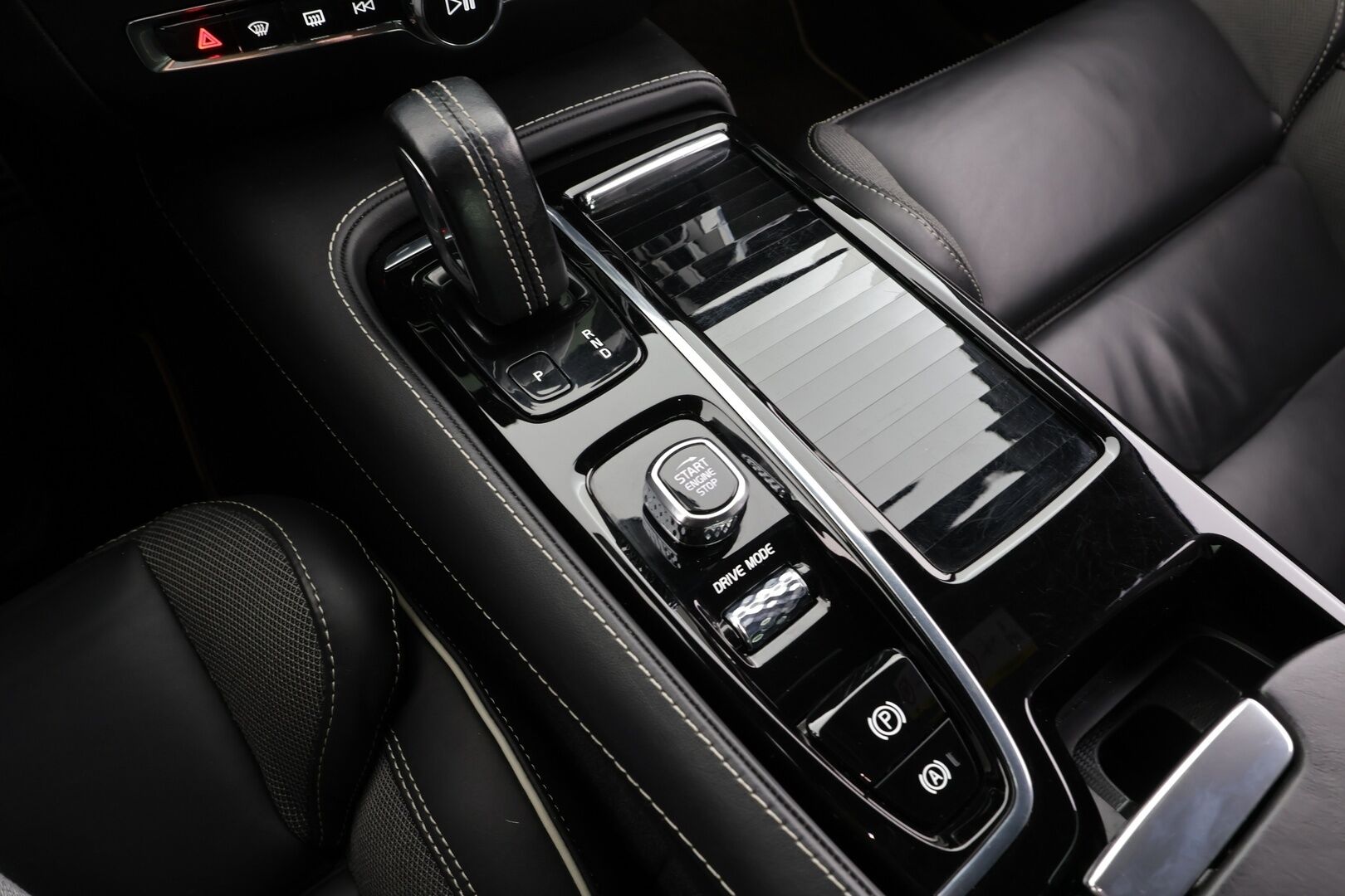 Volvo S60 2021 T8 TwE AWD Business R-Design * B&O / Webasto / Koukku / ACC / Full-LED / P.Kamera / Sportpenkki Muistilla * - Akku kuntotarkastettu / Suomi-auto / 2x Latauskaapelit / Kahdet renkaat / Merkkihuollettu! - Osta nyt, maksa vasta ensi vuonna