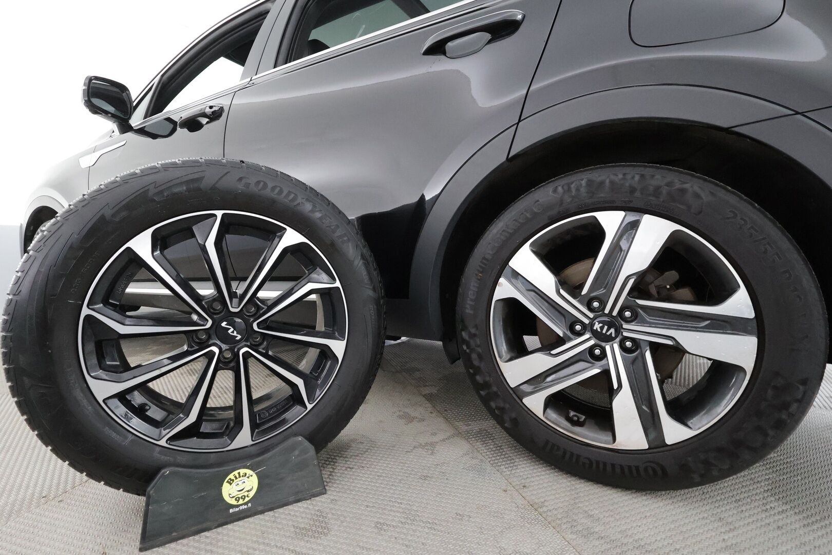 Kia Sorento 2021 1,6 T-GDI Hybrid AWD Business AT 7P * SCC / Koukku / Lohko / HUD / Panorama / 360-kamera / Bose / Muistipenkki * - Merkkihuollettu / Kahdet Renkaat