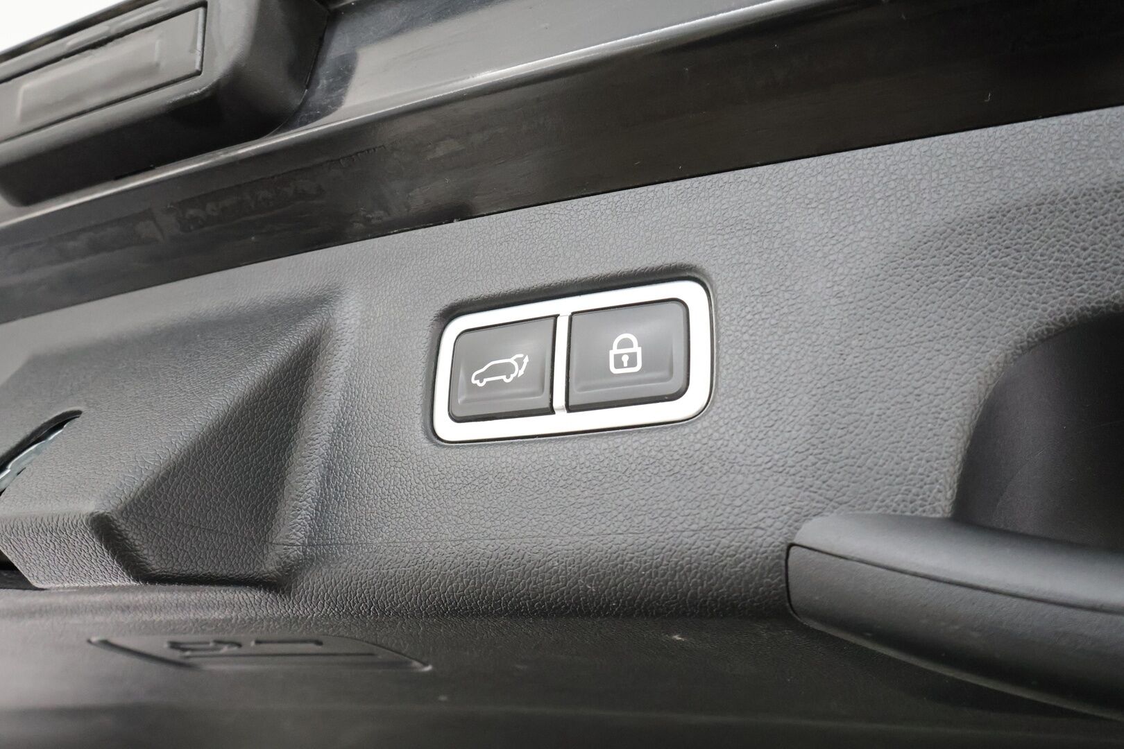 Kia Sorento 2021 1,6 T-GDI Hybrid AWD Business AT 7P * SCC / Koukku / Lohko / HUD / Panorama / 360-kamera / Bose / Muistipenkki * - Merkkihuollettu / Kahdet Renkaat