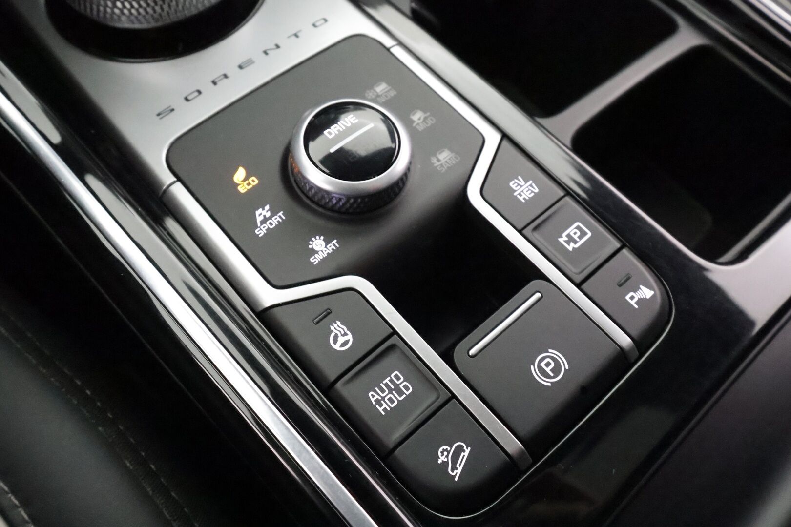 Kia Sorento 2021 1,6 T-GDI Hybrid AWD Business AT 7P * SCC / Koukku / Lohko / HUD / Panorama / 360-kamera / Bose / Muistipenkki * - Merkkihuollettu / Kahdet Renkaat