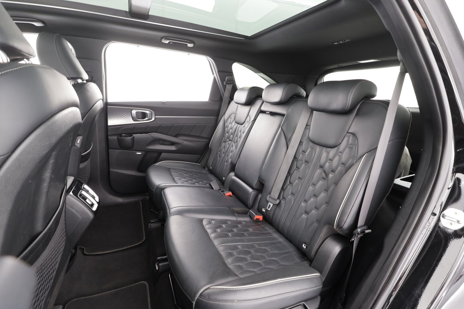 Kia Sorento 2021 1,6 T-GDI Hybrid AWD Business AT 7P * SCC / Koukku / Lohko / HUD / Panorama / 360-kamera / Bose / Muistipenkki * - Merkkihuollettu / Kahdet Renkaat