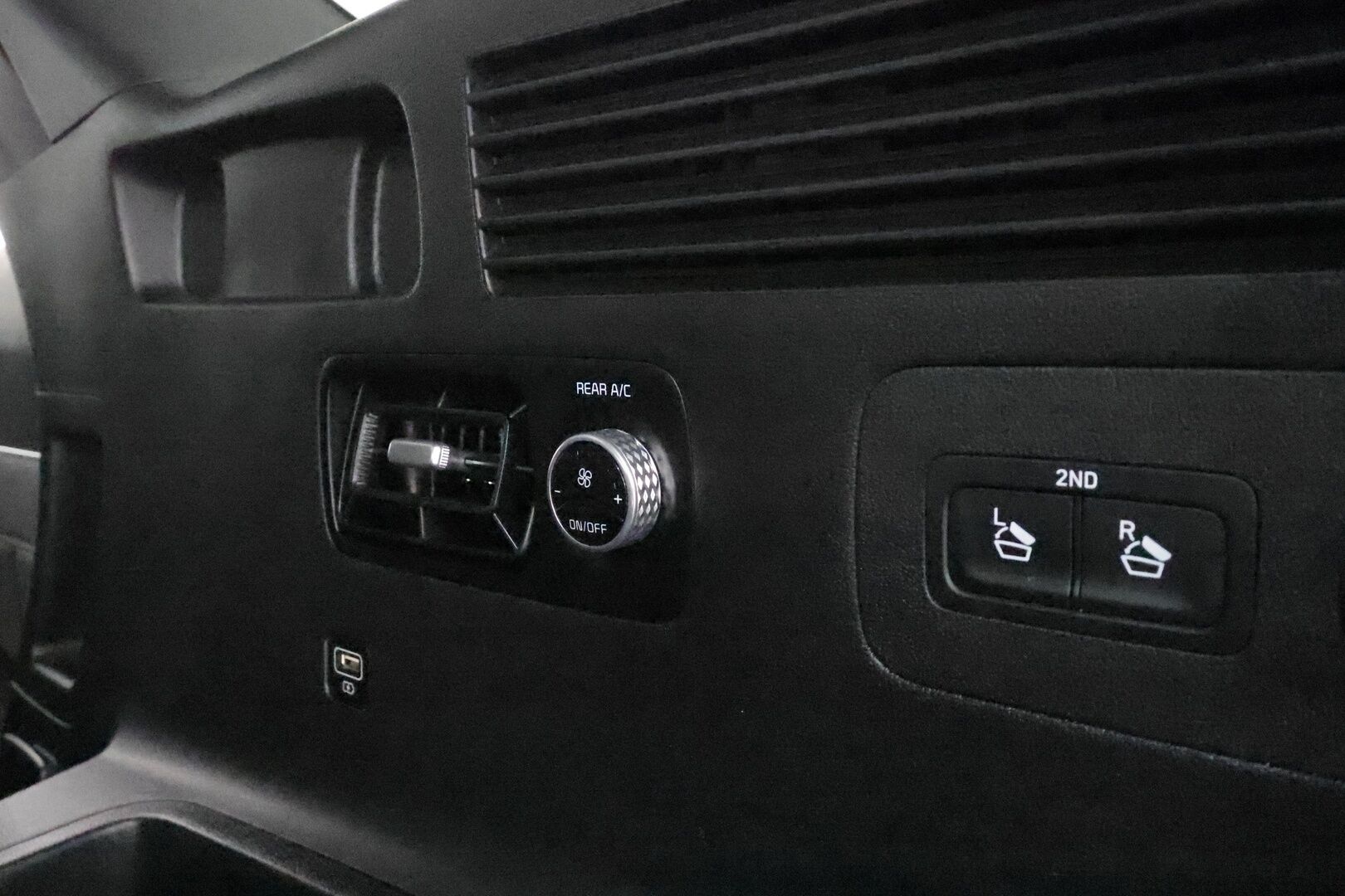 Kia Sorento 2021 1,6 T-GDI Hybrid AWD Business AT 7P * SCC / Koukku / Lohko / HUD / Panorama / 360-kamera / Bose / Muistipenkki * - Merkkihuollettu / Kahdet Renkaat