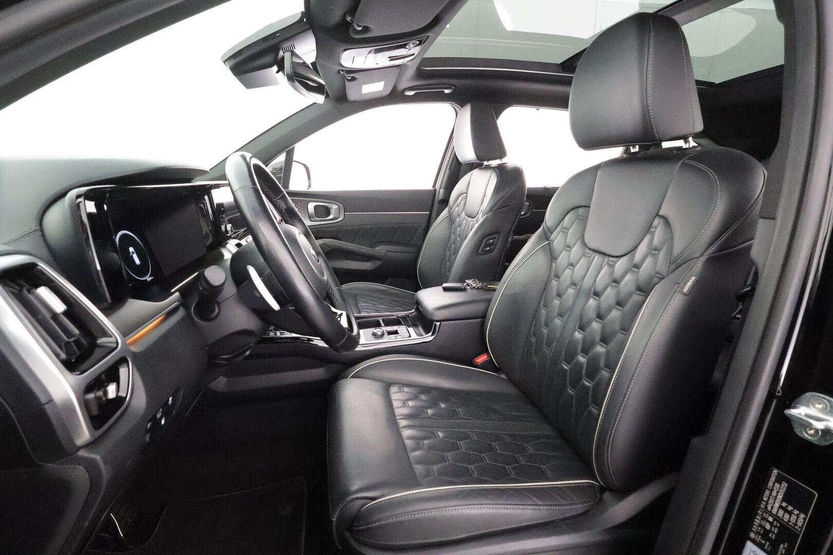 Kia Sorento 2021 1,6 T-GDI Hybrid AWD Business AT 7P * SCC / Koukku / Lohko / HUD / Panorama / 360-kamera / Bose / Muistipenkki * - Merkkihuollettu / Kahdet Renkaat