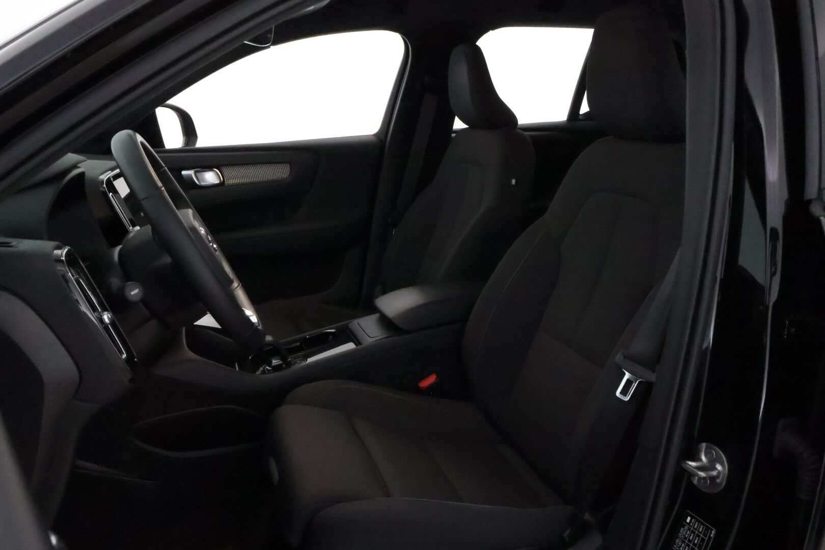 Volvo XC40 2022 Recharge Plus aut * Lämpöpumppu / Vetokoukku / Adapt.Vakkari / Peruutuskamera / Full LED / BLIS / Puolinahkasisusta - Facelift / Merkkihuollot / Juuri tullut Tampereelle!