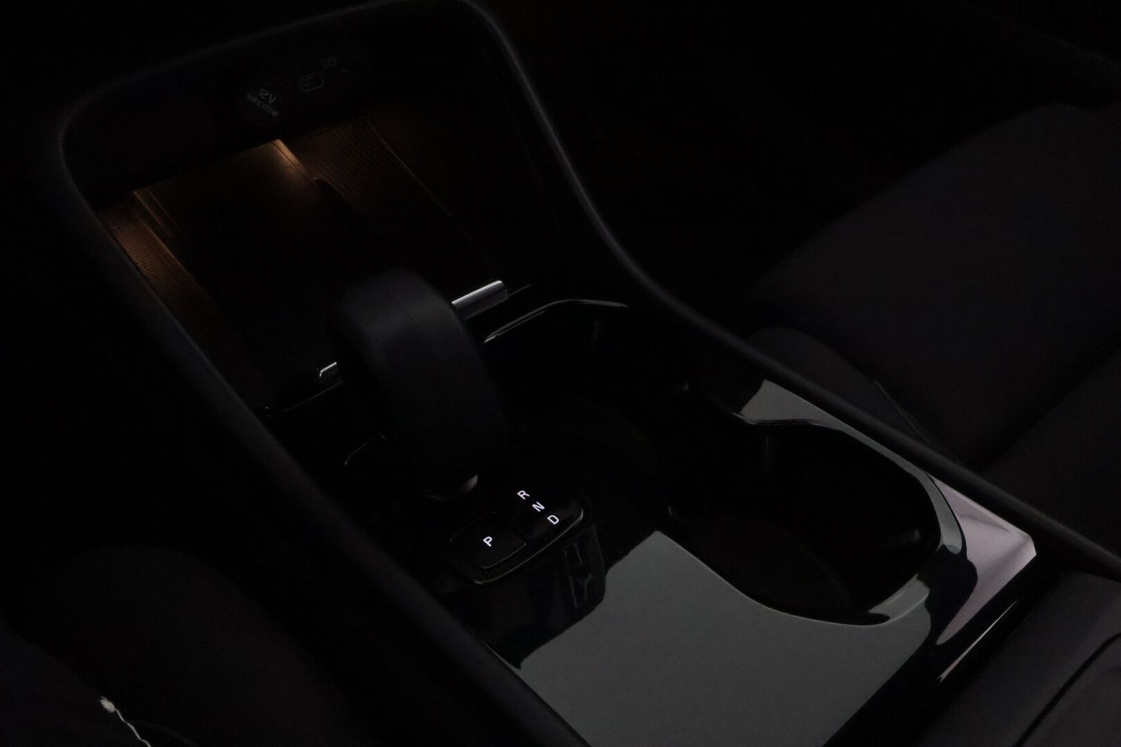 Volvo XC40 2022 Recharge Plus aut * Lämpöpumppu / Vetokoukku / Adapt.Vakkari / Peruutuskamera / Full LED / BLIS / Puolinahkasisusta - Facelift / Merkkihuollot / Juuri tullut Tampereelle!