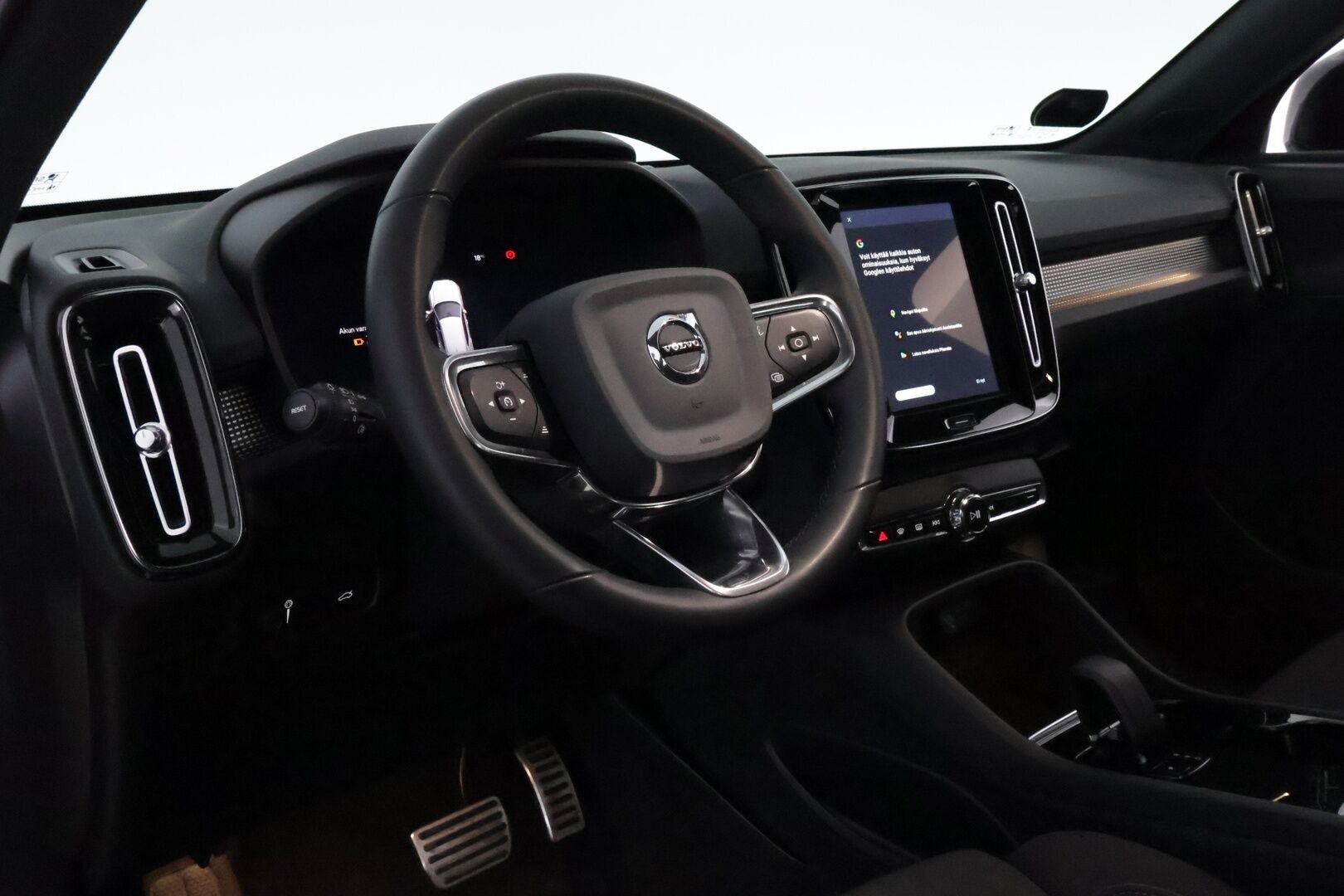 Volvo XC40 2022 Recharge Plus aut * Lämpöpumppu / Vetokoukku / Adapt.Vakkari / Peruutuskamera / Full LED / BLIS / Puolinahkasisusta - Facelift / Merkkihuollot / Juuri tullut Tampereelle!