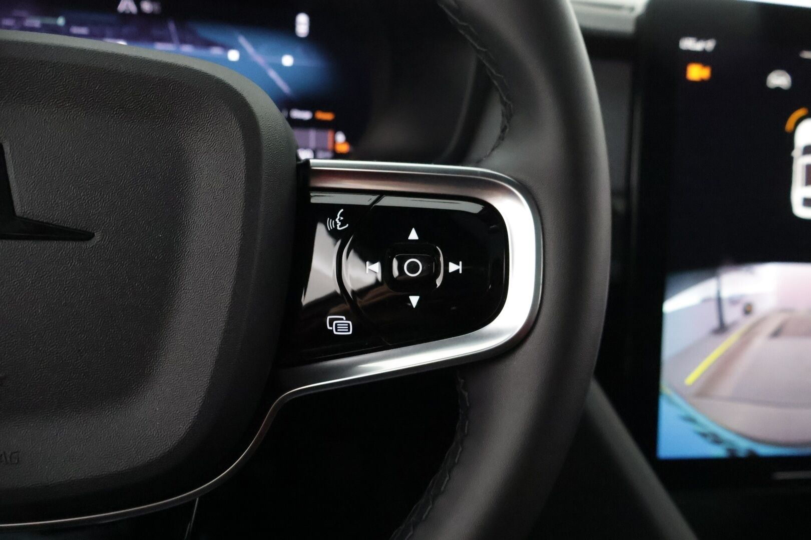 POLESTAR 2 2022 Long Range AWD Plus 78 kWh *Lämpöpumppu / Harman/Kardon / Lasikatto / P-kamera / Sporttipenkki Muistilla / KeylessGo* - 3,99 % KORKOTARJOUS TÄHÄN AUTOON - Vakkari / Kaistavahti / 2x renkaat ja vanteet / Vähän ajettu