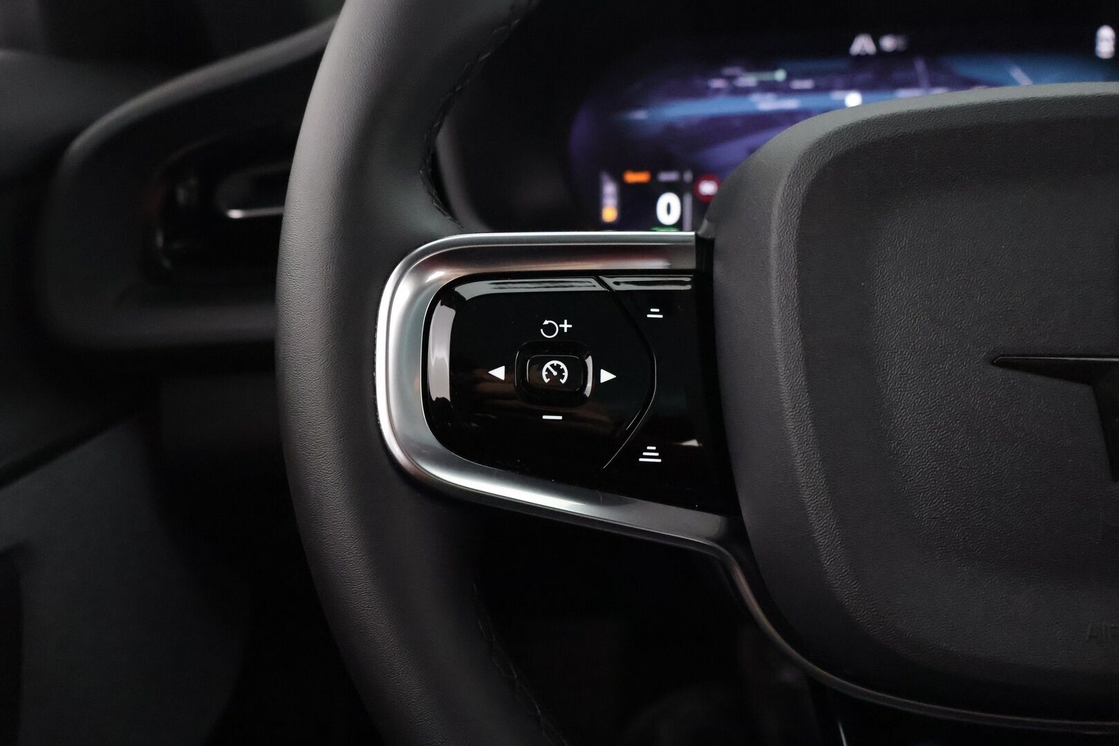 POLESTAR 2 2022 Long Range AWD Plus 78 kWh *Lämpöpumppu / Harman/Kardon / Lasikatto / P-kamera / Sporttipenkki Muistilla / KeylessGo* - 3,99 % KORKOTARJOUS TÄHÄN AUTOON - Vakkari / Kaistavahti / 2x renkaat ja vanteet / Vähän ajettu
