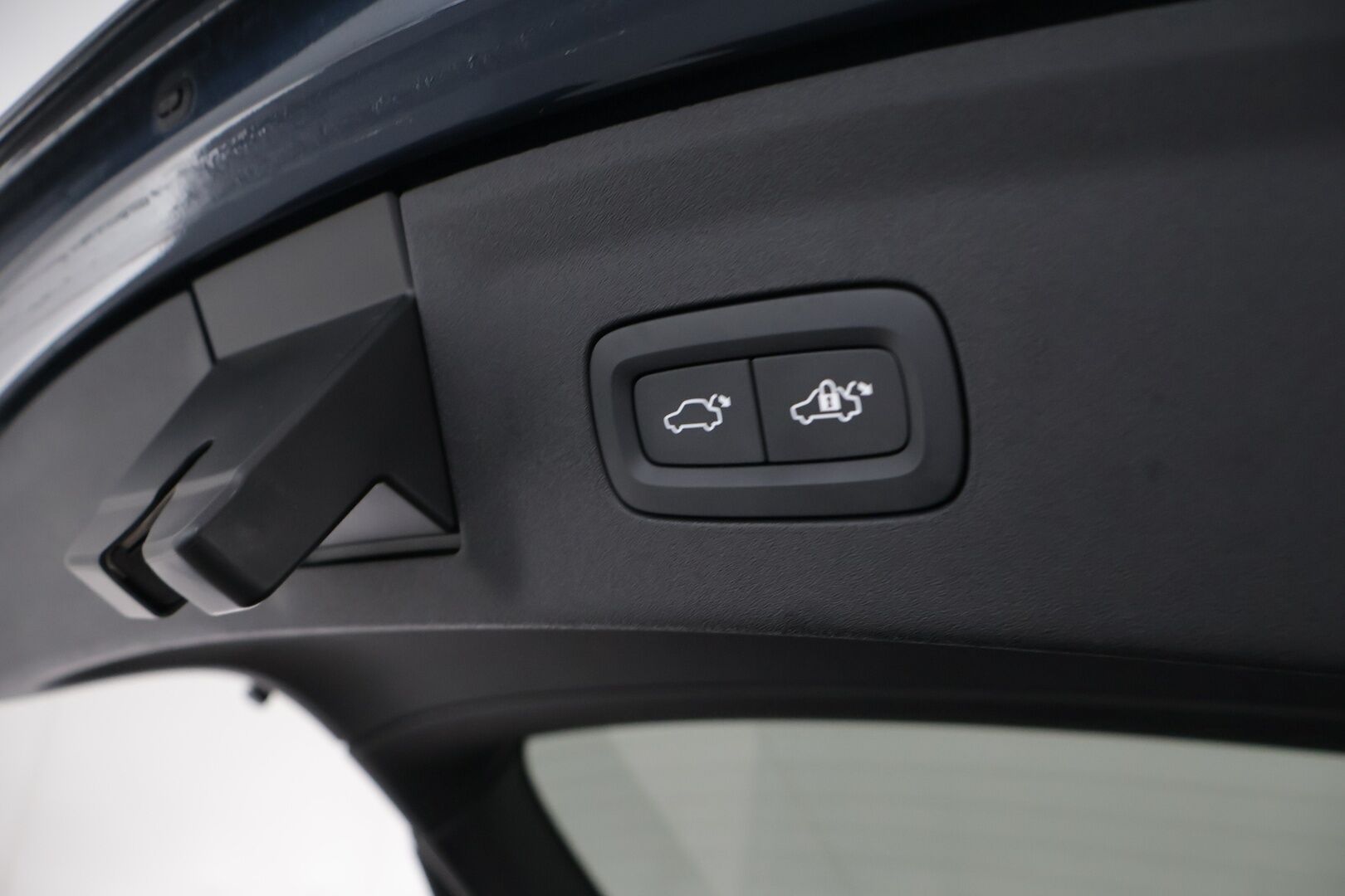 POLESTAR 2 2022 Long Range AWD Plus 78 kWh *Lämpöpumppu / Harman/Kardon / Lasikatto / P-kamera / Sporttipenkki Muistilla / KeylessGo* - 3,99 % KORKOTARJOUS TÄHÄN AUTOON - Vakkari / Kaistavahti / 2x renkaat ja vanteet / Vähän ajettu