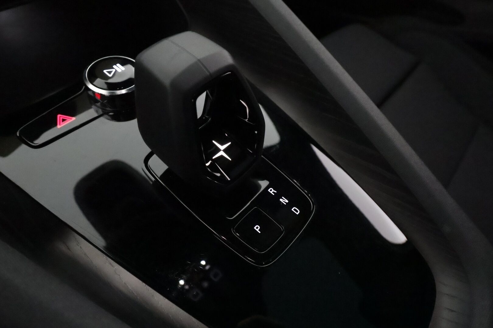 POLESTAR 2 2021 Long Range Dual Motor, 300kW ** Pilot&Plus / Lasikatto / 360° Kamera / Adapt.Vakkari / Pixel-LED * - Harman/Kardon / Akku kuntotarkastettu / Digimittaristo / Kaistavahti / KeylessGo 