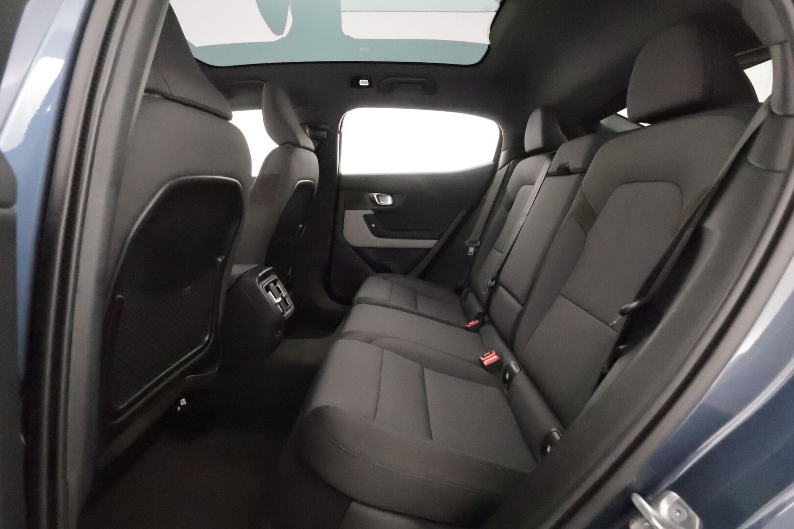 POLESTAR 2 2021 Long Range Dual Motor, 300kW ** Pilot&Plus / Lasikatto / 360° Kamera / Adapt.Vakkari / Pixel-LED * - Harman/Kardon / Akku kuntotarkastettu / Digimittaristo / Kaistavahti / KeylessGo 