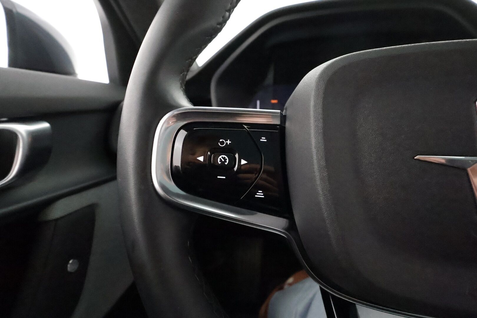 POLESTAR 2 2021 Long Range Dual Motor, 300kW ** Pilot&Plus / Lasikatto / 360° Kamera / Adapt.Vakkari / Pixel-LED * - Harman/Kardon / Akku kuntotarkastettu / Digimittaristo / Kaistavahti / KeylessGo 