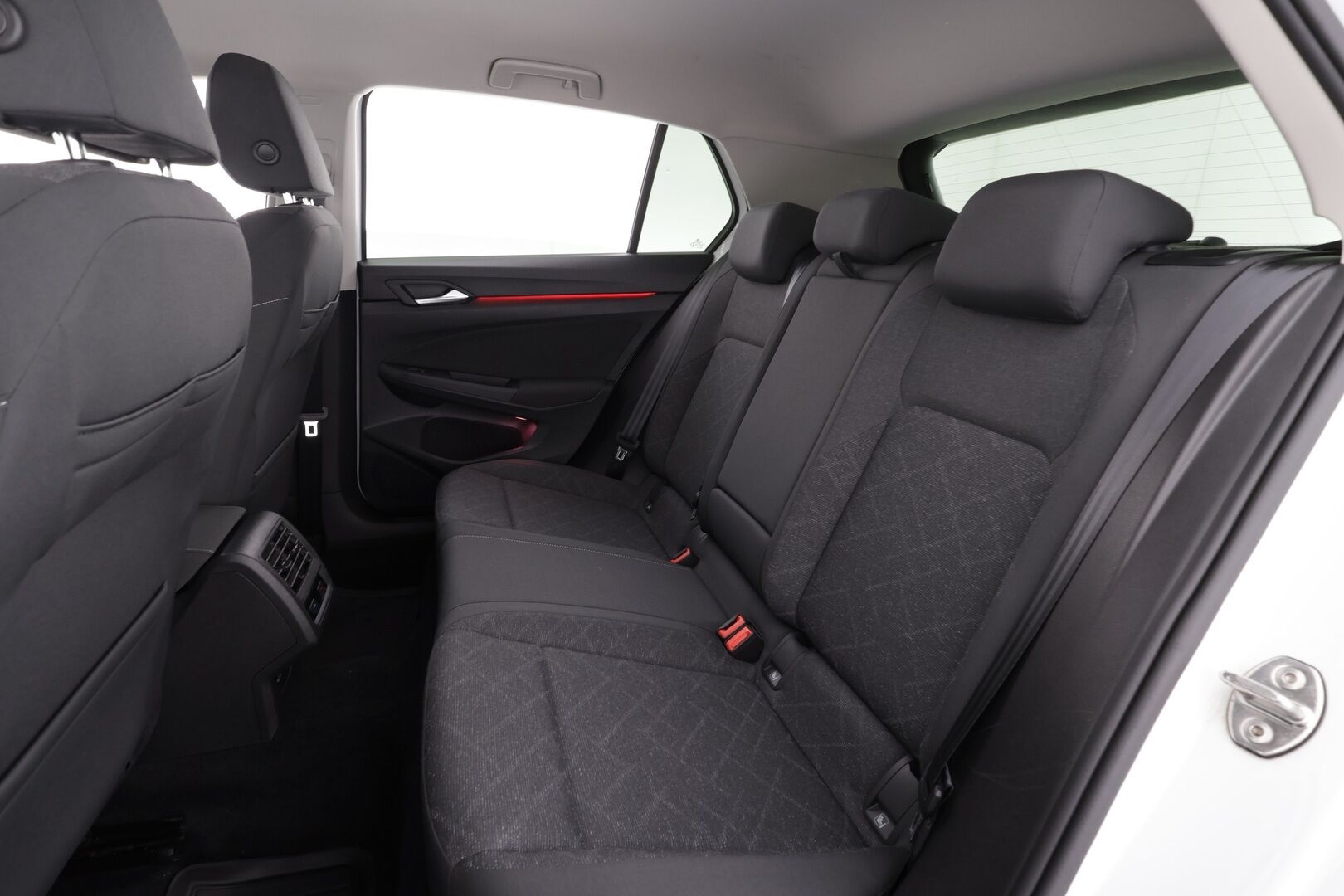 Volkswagen Golf 2021 1,0 TSI 81 kW * Webasto / ACC / LED / P.tutkat / Navi / Kaistavahti / Digimittaristo / Ambient-valot * - Suomi-auto / Kahdet renkaat