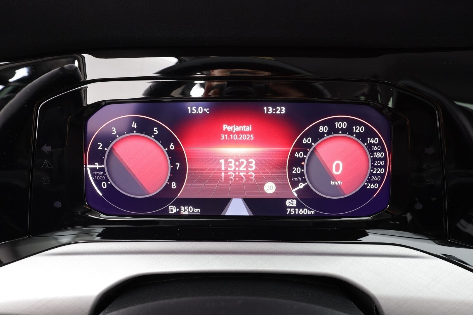 Volkswagen Golf 2021 1,0 TSI 81 kW * Webasto / ACC / LED / P.tutkat / Navi / Kaistavahti / Digimittaristo / Ambient-valot * - Suomi-auto / Kahdet renkaat / Webasto / ACC / Upeasti varusteltu Manuaali * - HULLUT JOULUT KORKOTARJOUS 2,49% 