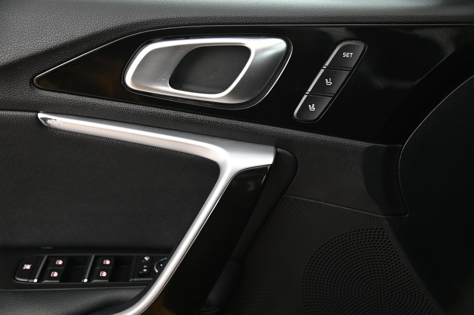Kia XCeed 2020 1,6 T-GDI ISG 204hv Business Premium DCT AT* ACC / JBL / Panorama /  Sähkösäätöinen kuljettajan istuin muistilla / P. Kamera / Navi / - *Suomi-auto / 2-renkaat / Älypuhelimen langaton lataus / LED-ajovalot / Nahkaverhoilu*