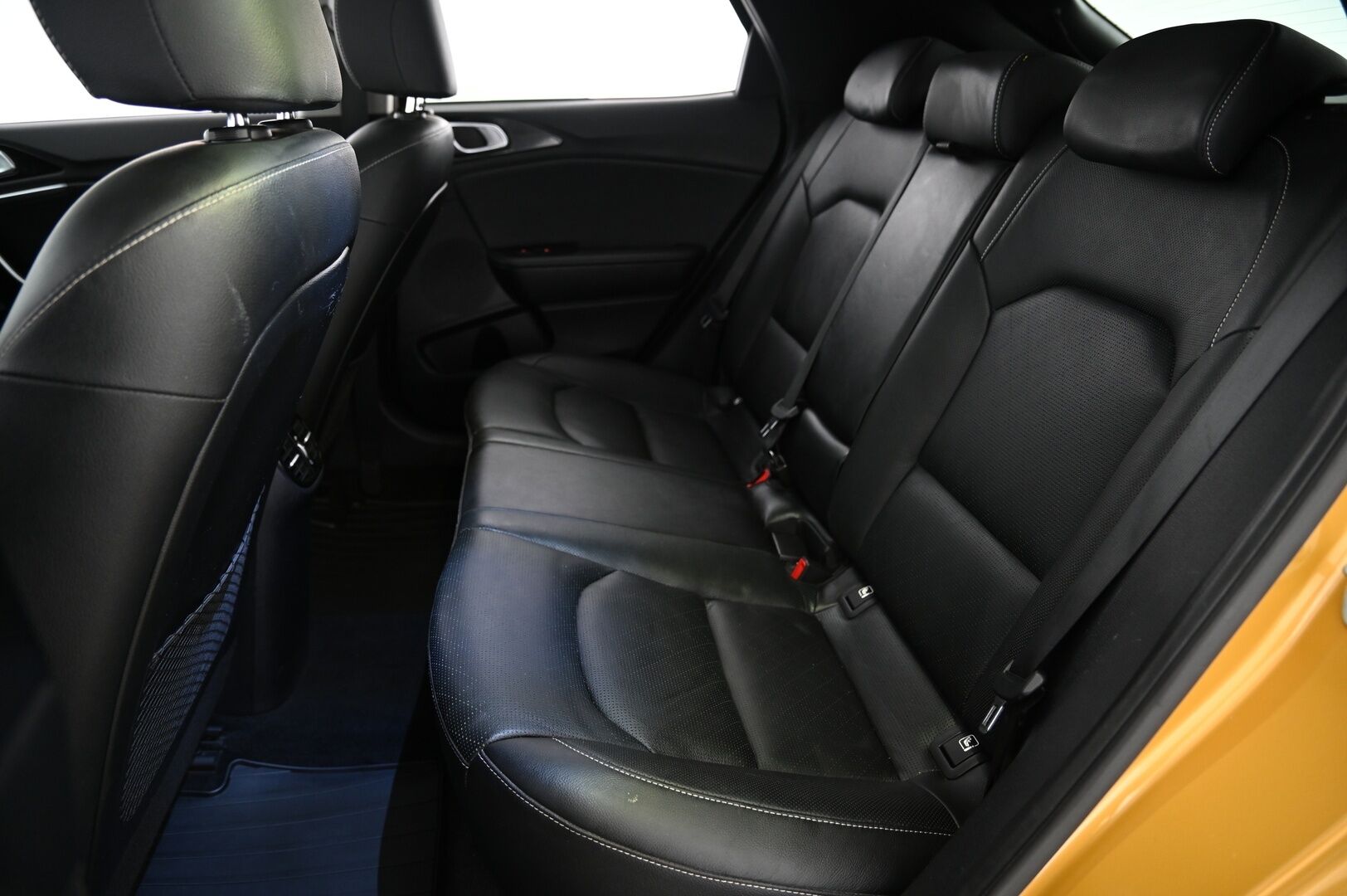 Kia XCeed 2020 1,6 T-GDI ISG 204hv Business Premium DCT AT* ACC / JBL / Panorama /  Sähkösäätöinen kuljettajan istuin muistilla / P. Kamera / Navi / - *Suomi-auto / 2-renkaat / Älypuhelimen langaton lataus / LED-ajovalot / Nahkaverhoilu*