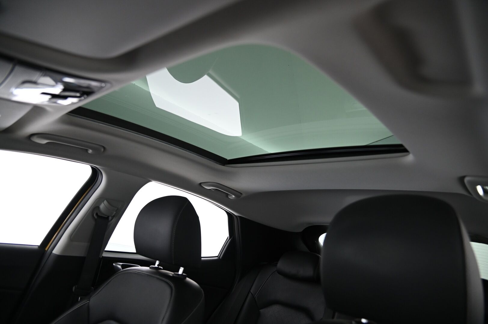 Kia XCeed 2020 1,6 T-GDI ISG 204hv Business Premium DCT AT* ACC / JBL / Panorama /  Sähkösäätöinen kuljettajan istuin muistilla / P. Kamera / Navi / - *Suomi-auto / 2-renkaat / Älypuhelimen langaton lataus / LED-ajovalot / Nahkaverhoilu*