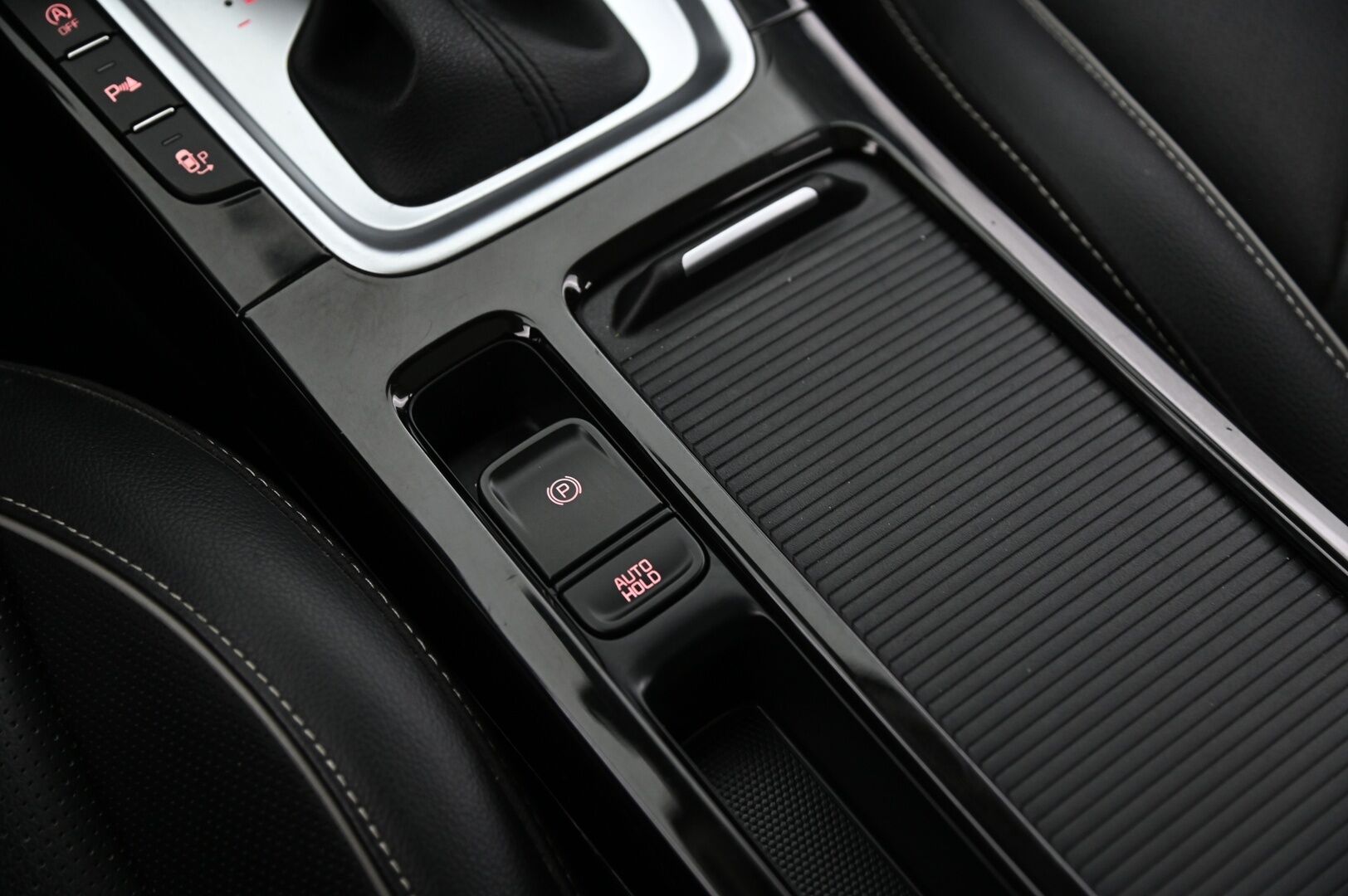 Kia XCeed 2020 1,6 T-GDI ISG 204hv Business Premium DCT AT* ACC / JBL / Panorama /  Sähkösäätöinen kuljettajan istuin muistilla / P. Kamera / Navi / - *Suomi-auto / 2-renkaat / Älypuhelimen langaton lataus / LED-ajovalot / Nahkaverhoilu*