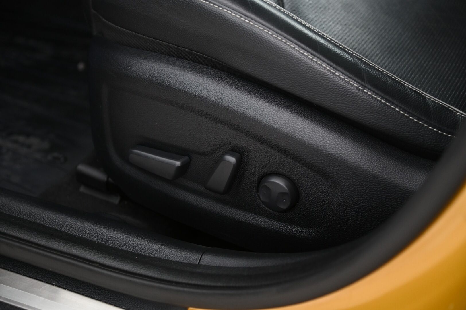 Kia XCeed 2020 1,6 T-GDI ISG 204hv Business Premium DCT AT* ACC / JBL / Panorama /  Sähkösäätöinen kuljettajan istuin muistilla / P. Kamera / Navi / - *Suomi-auto / 2-renkaat / Älypuhelimen langaton lataus / LED-ajovalot / Nahkaverhoilu*