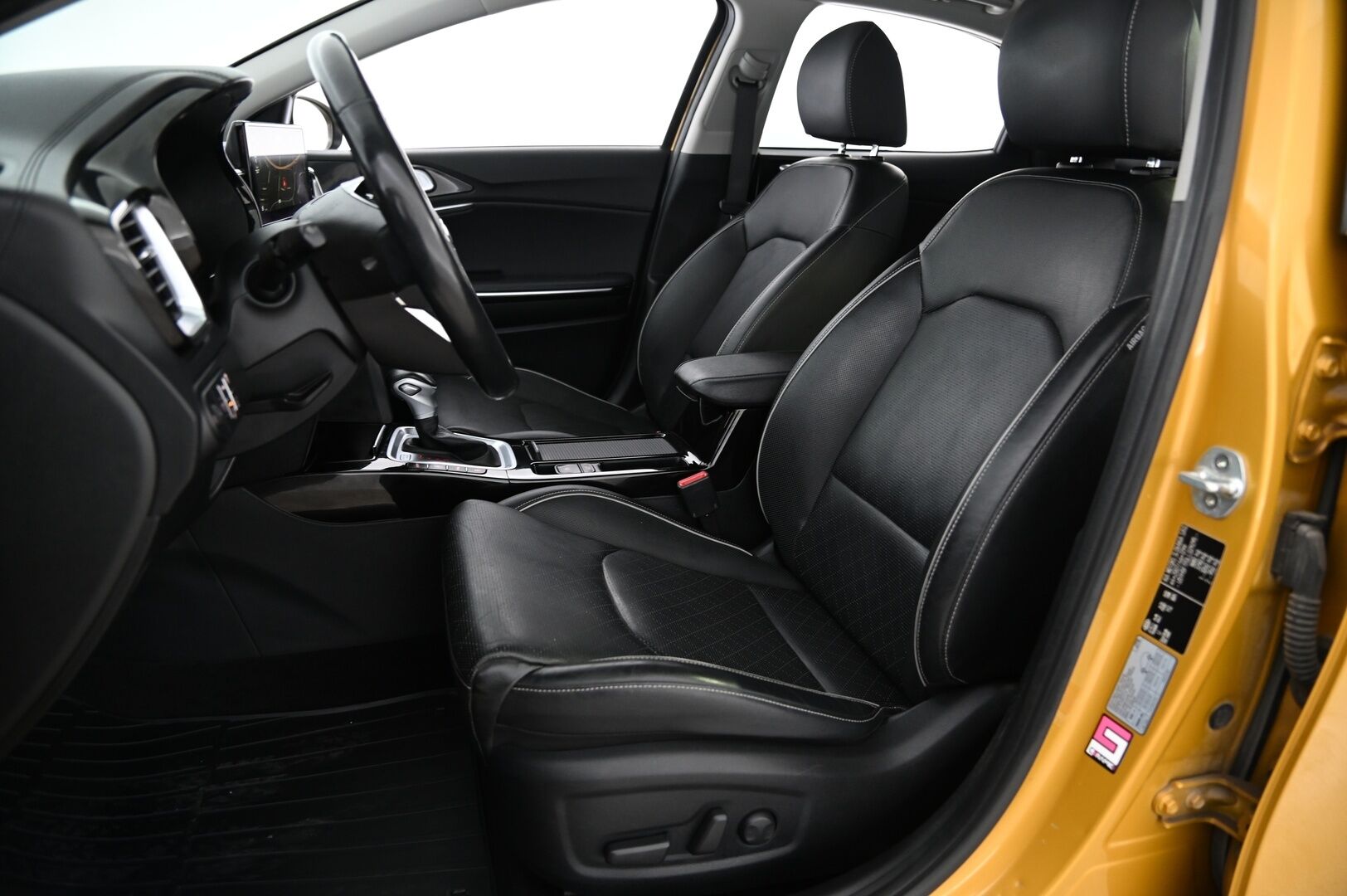 Kia XCeed 2020 1,6 T-GDI ISG 204hv Business Premium DCT AT* ACC / JBL / Panorama /  Sähkösäätöinen kuljettajan istuin muistilla / P. Kamera / Navi / - *Suomi-auto / 2-renkaat / Älypuhelimen langaton lataus / LED-ajovalot / Nahkaverhoilu*