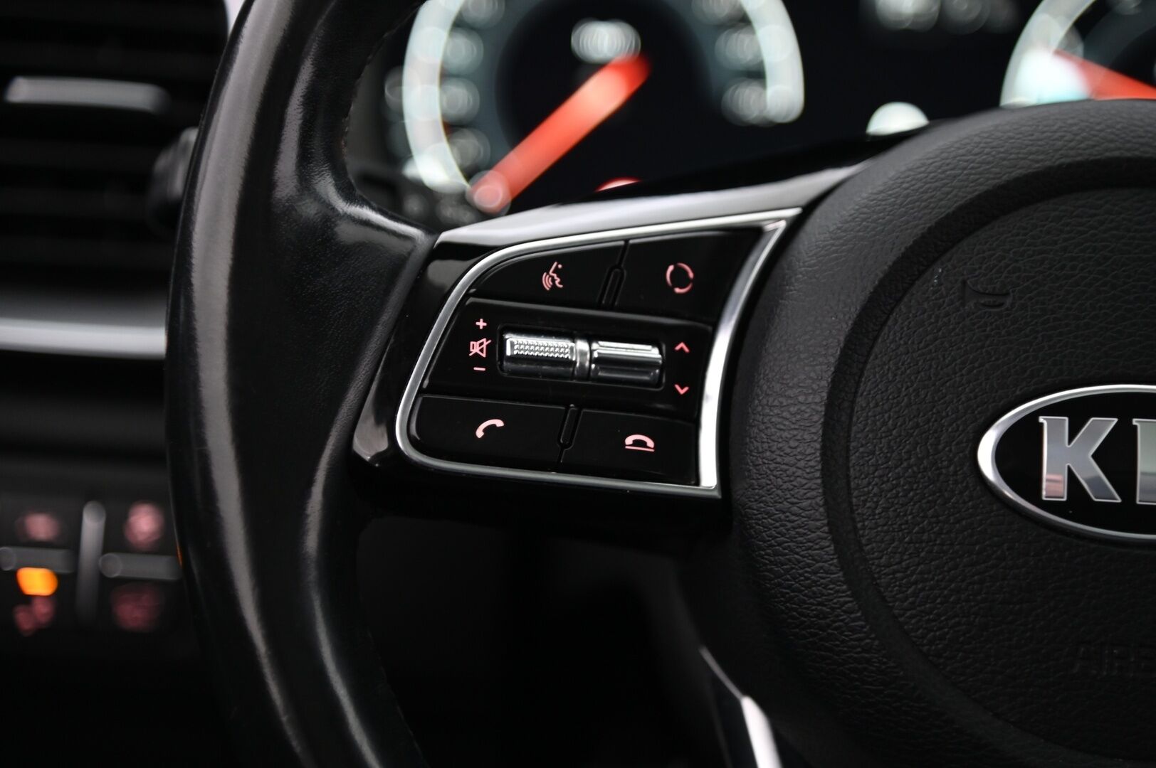 Kia XCeed 2020 1,6 T-GDI ISG 204hv Business Premium DCT AT* ACC / JBL / Panorama /  Sähkösäätöinen kuljettajan istuin muistilla / P. Kamera / Navi / - *Suomi-auto / 2-renkaat / Älypuhelimen langaton lataus / LED-ajovalot / Nahkaverhoilu*