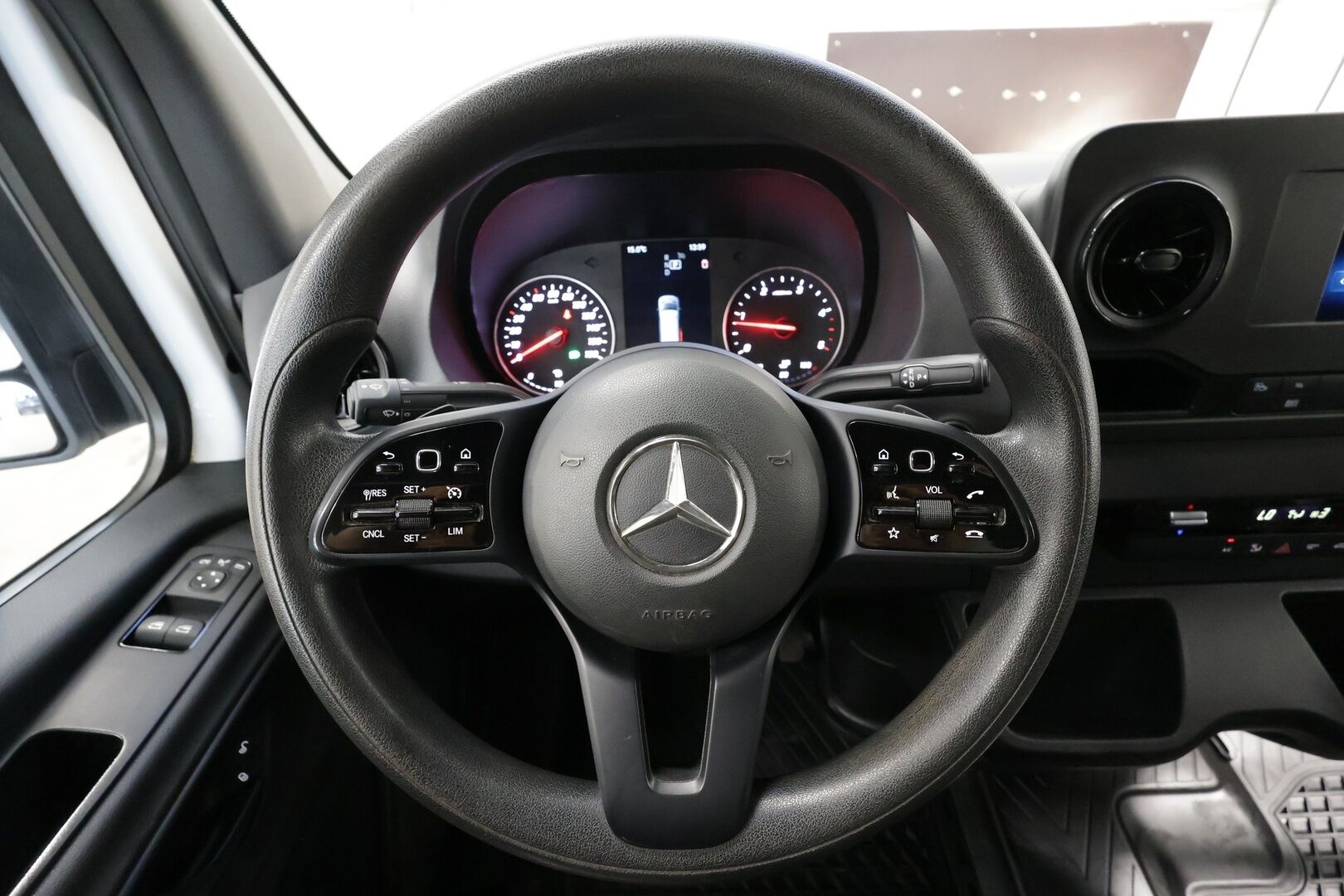 Mercedes-Benz Sprinter 2020 316CDI RWD-3,5/37K keskipitkä A2 A *  ALV / Webasto / Koukku / LED-Lisävalo / P.Kamera / Vakkari / Apple&Android * - 1.Om Suomi-auto / Kahdet Renkaat